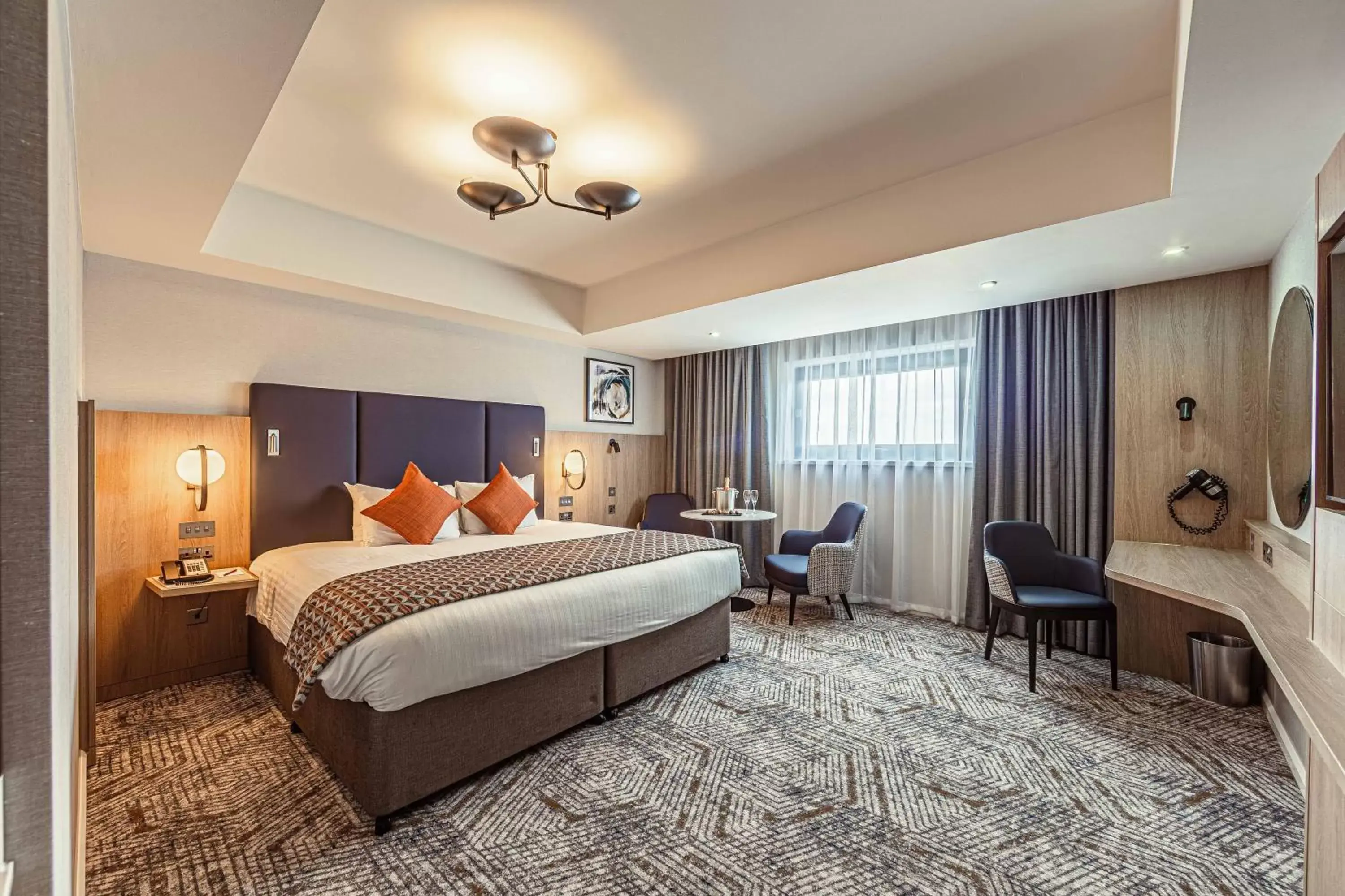 Bedroom, Bed in Crowne Plaza Reading East