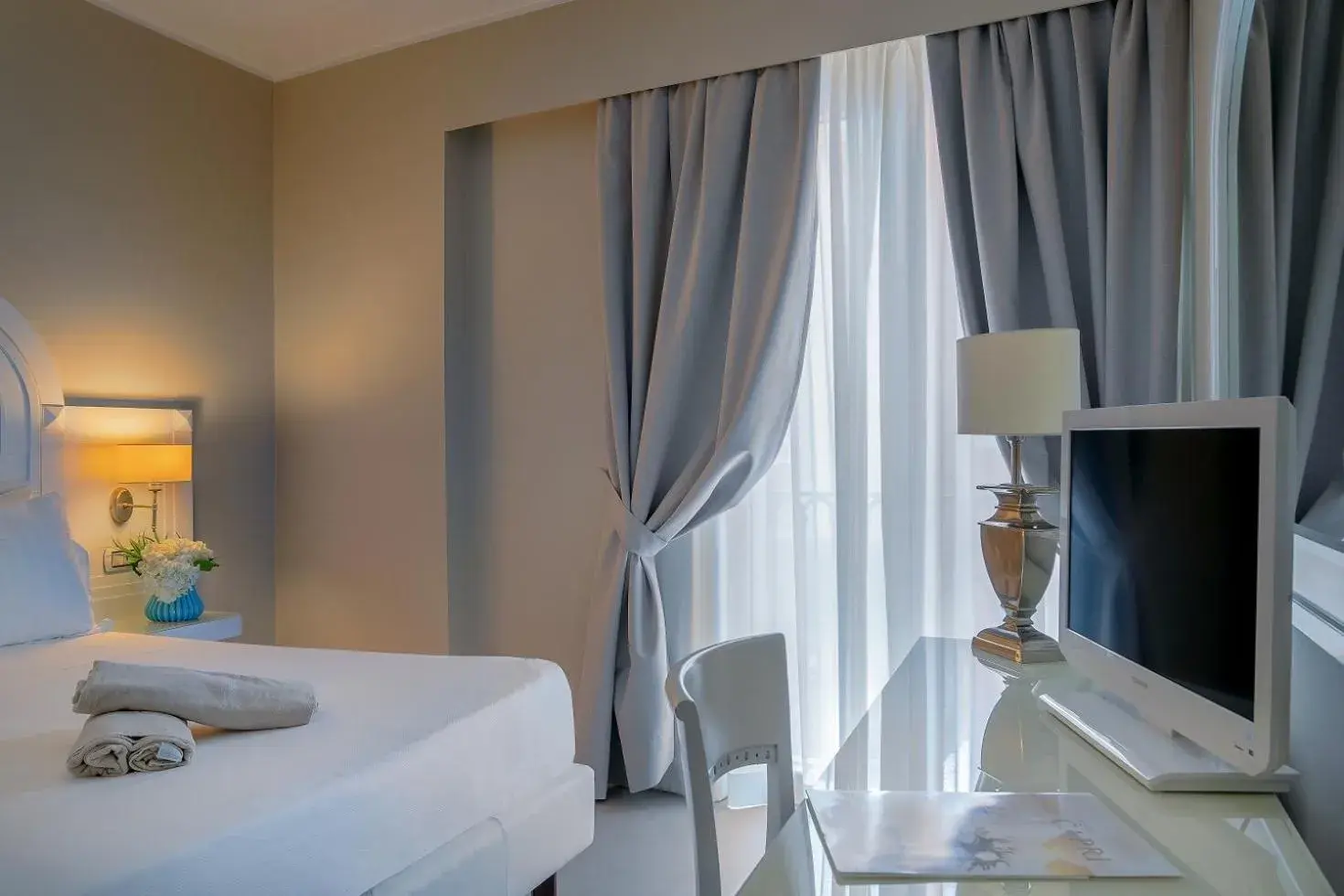 Bed in Hotel Capri