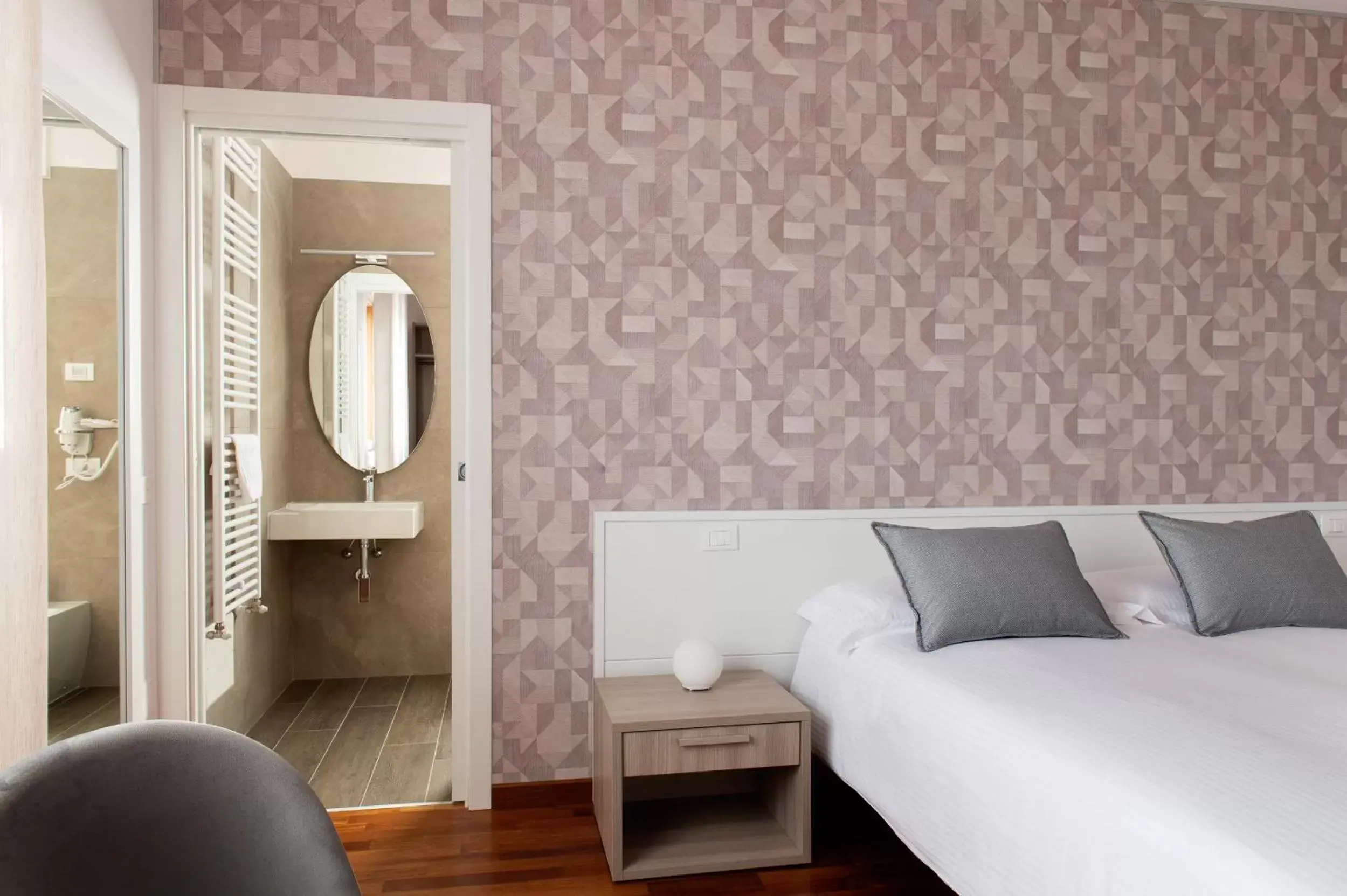 Double or Twin Room with Private Bathroom in B&B Monna Lisa Rooms