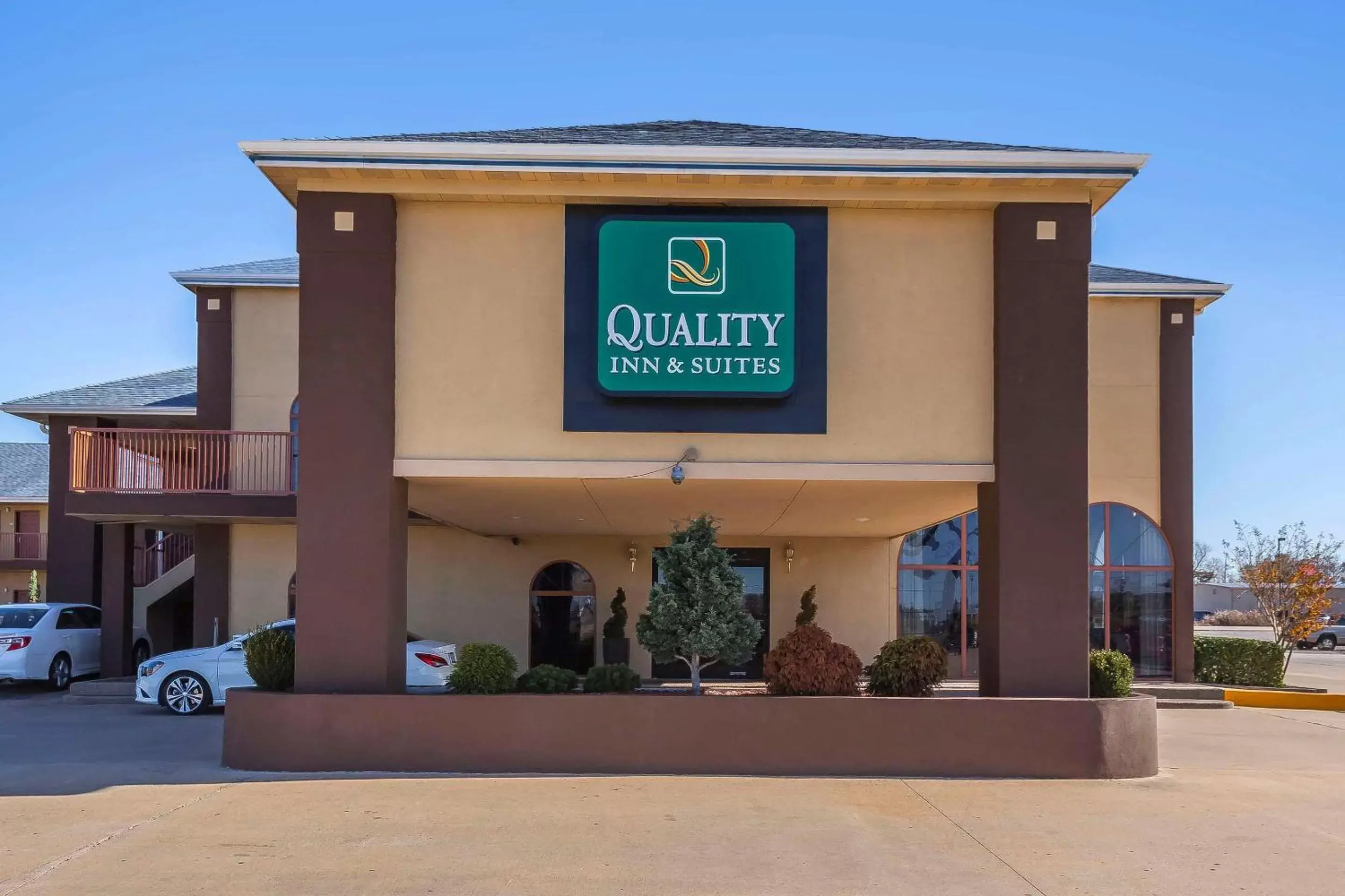 Property building in Quality Inn & Suites Owasso US-169