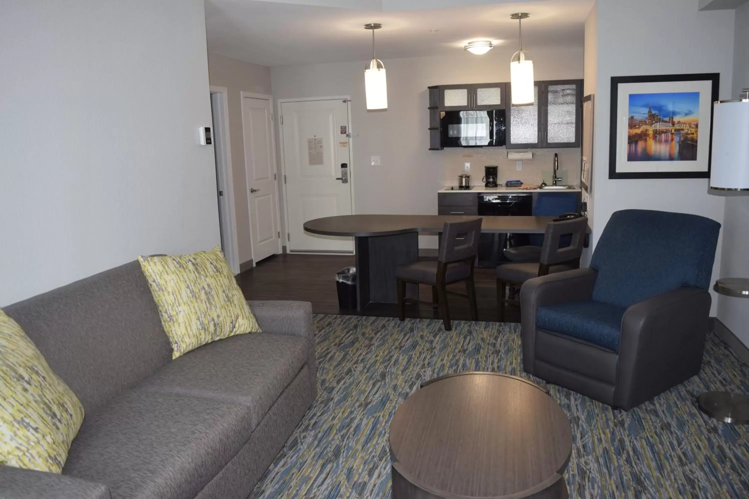 Photo of the whole room, Seating Area in Candlewood Suites - Nashville Metro Center, an IHG Hotel