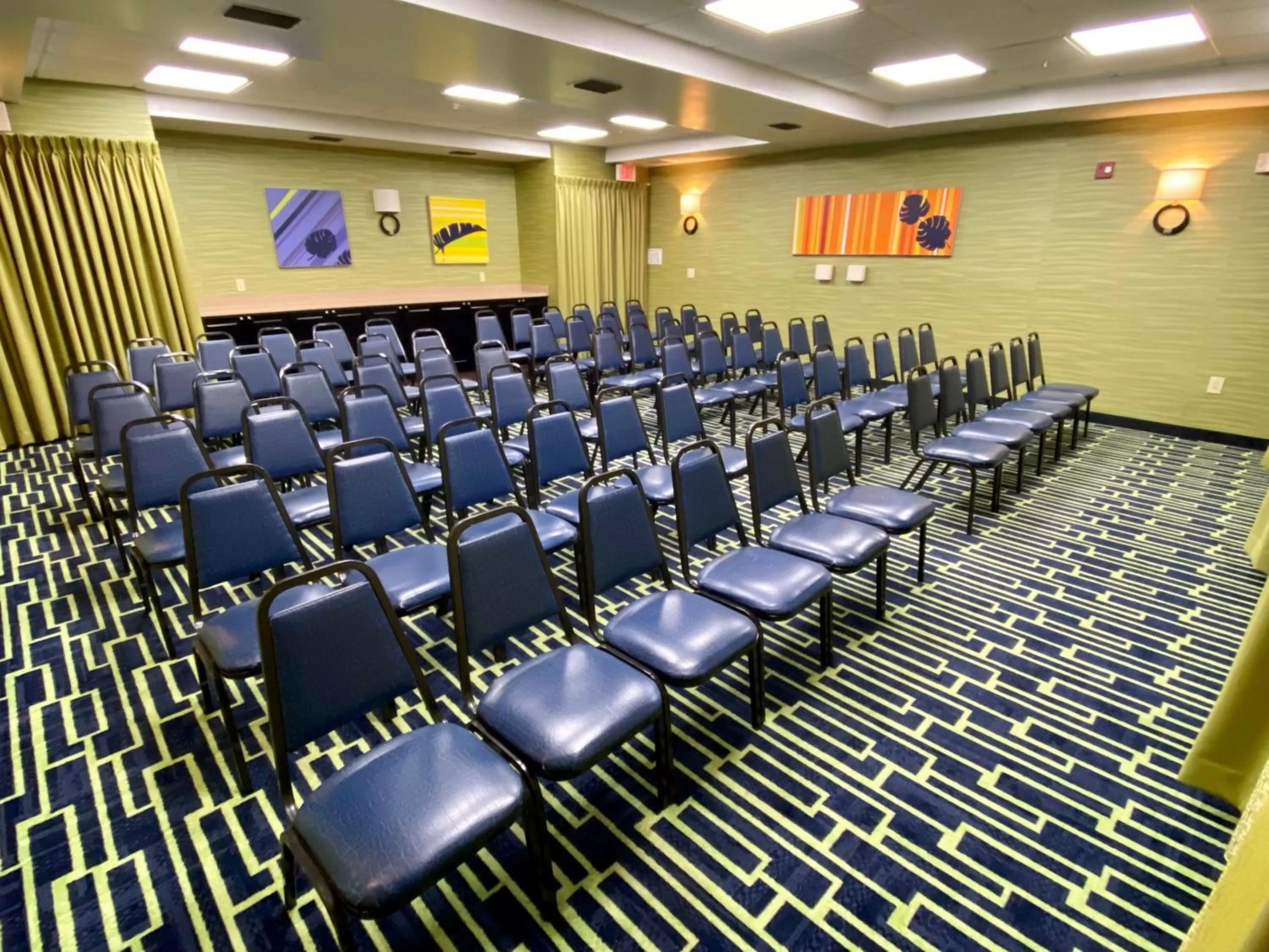Meeting/conference room in Holiday Inn Express & Suites Plant City by IHG