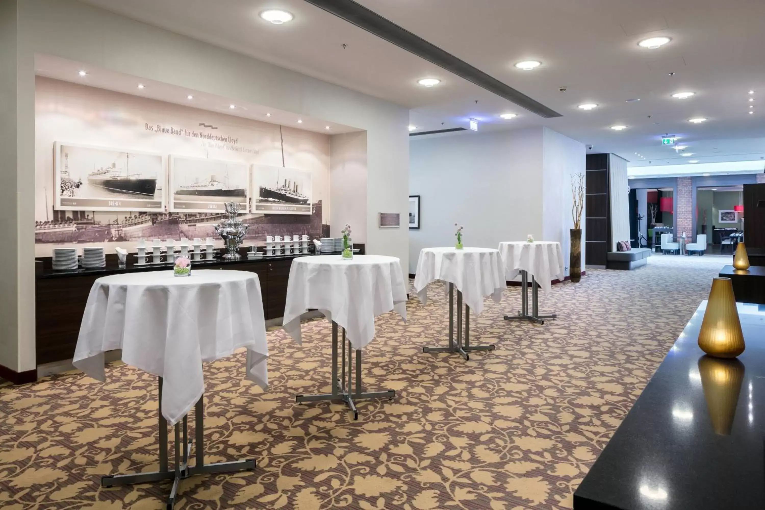 Meeting/conference room, Restaurant/Places to Eat in Courtyard by Marriott Bremen