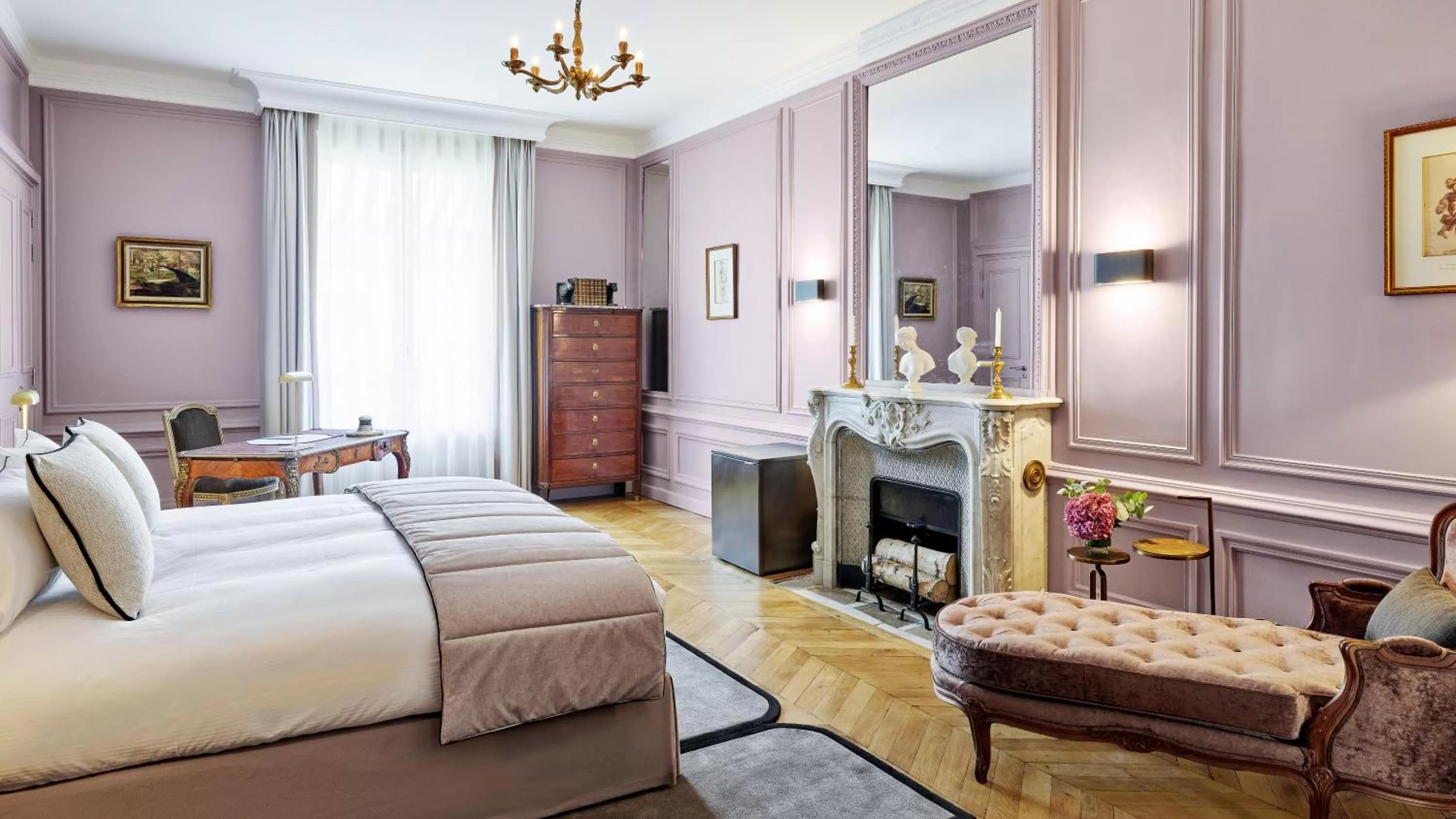 Bed, Seating Area in Hôtel Lancaster Paris Champs-Elysées