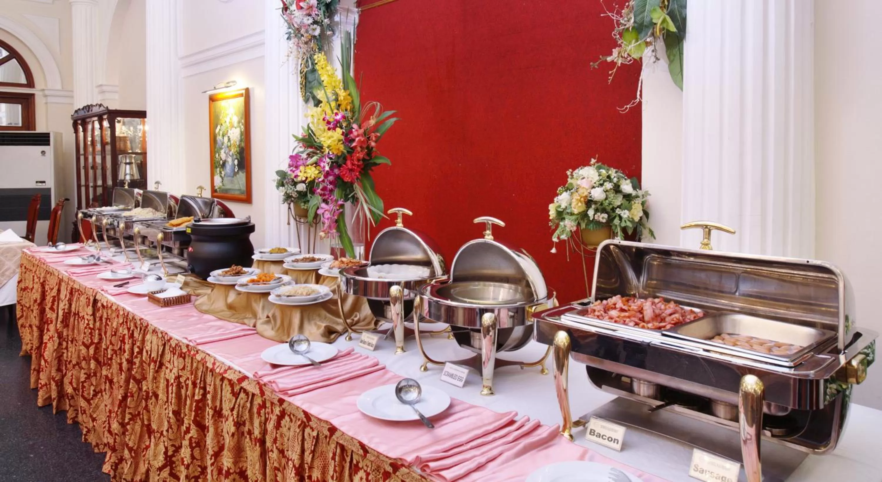 Restaurant/places to eat in Hotel Continental Saigon