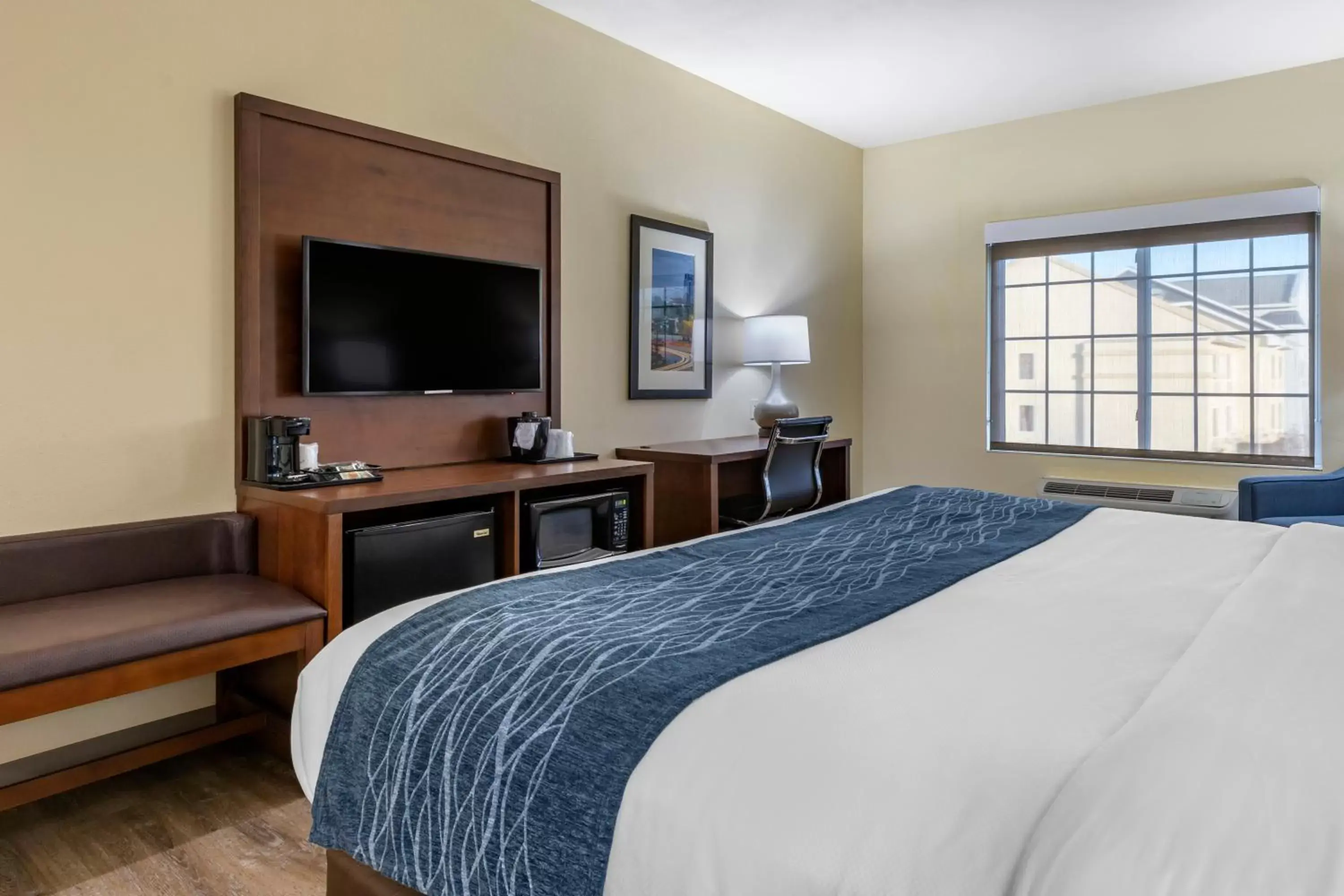 King Room with Accessible Tub - Accessible/Non-Smoking in Comfort Inn & Suites High Point - Archdale