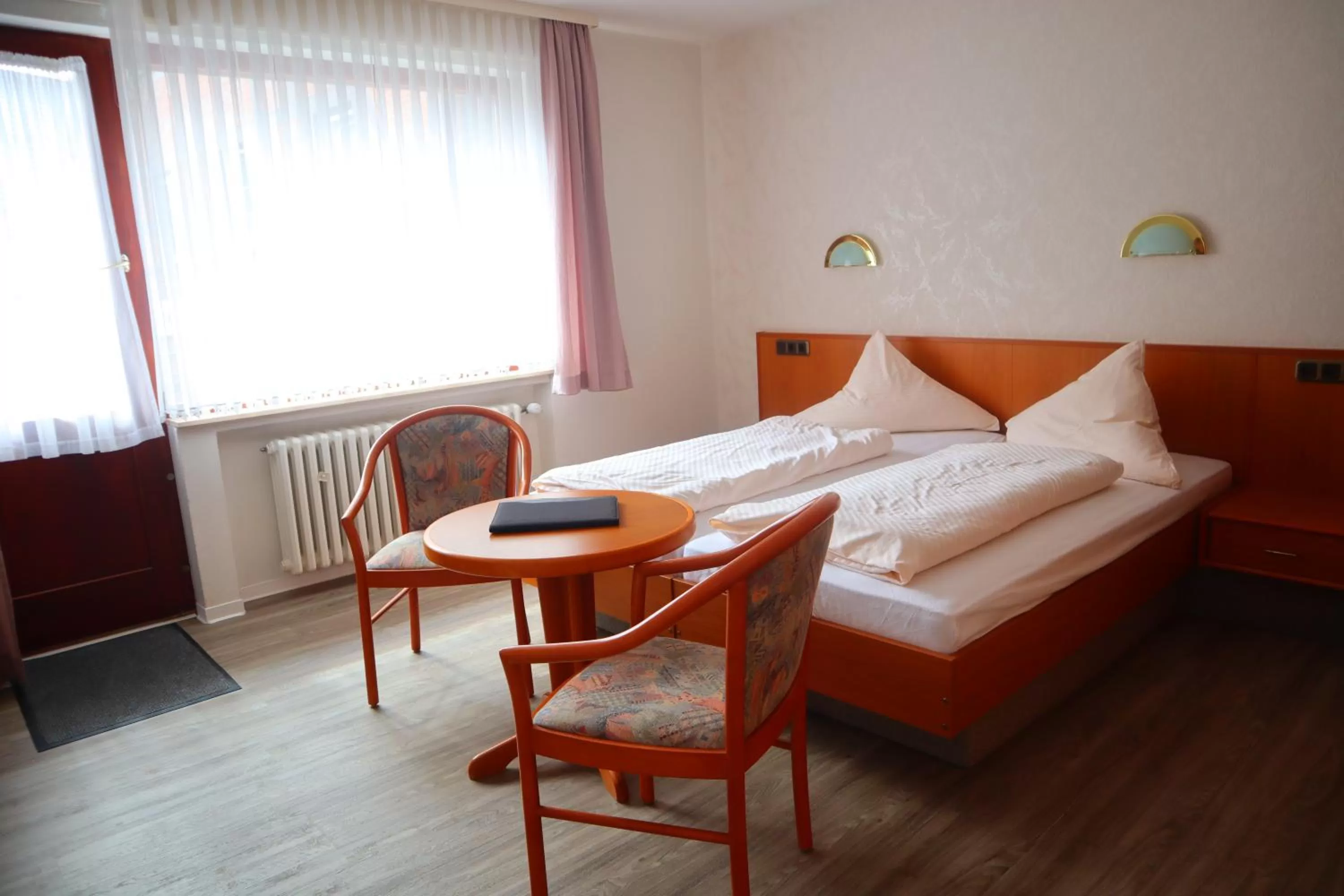 Photo of the whole room, Bed in Pension Zur Harburg