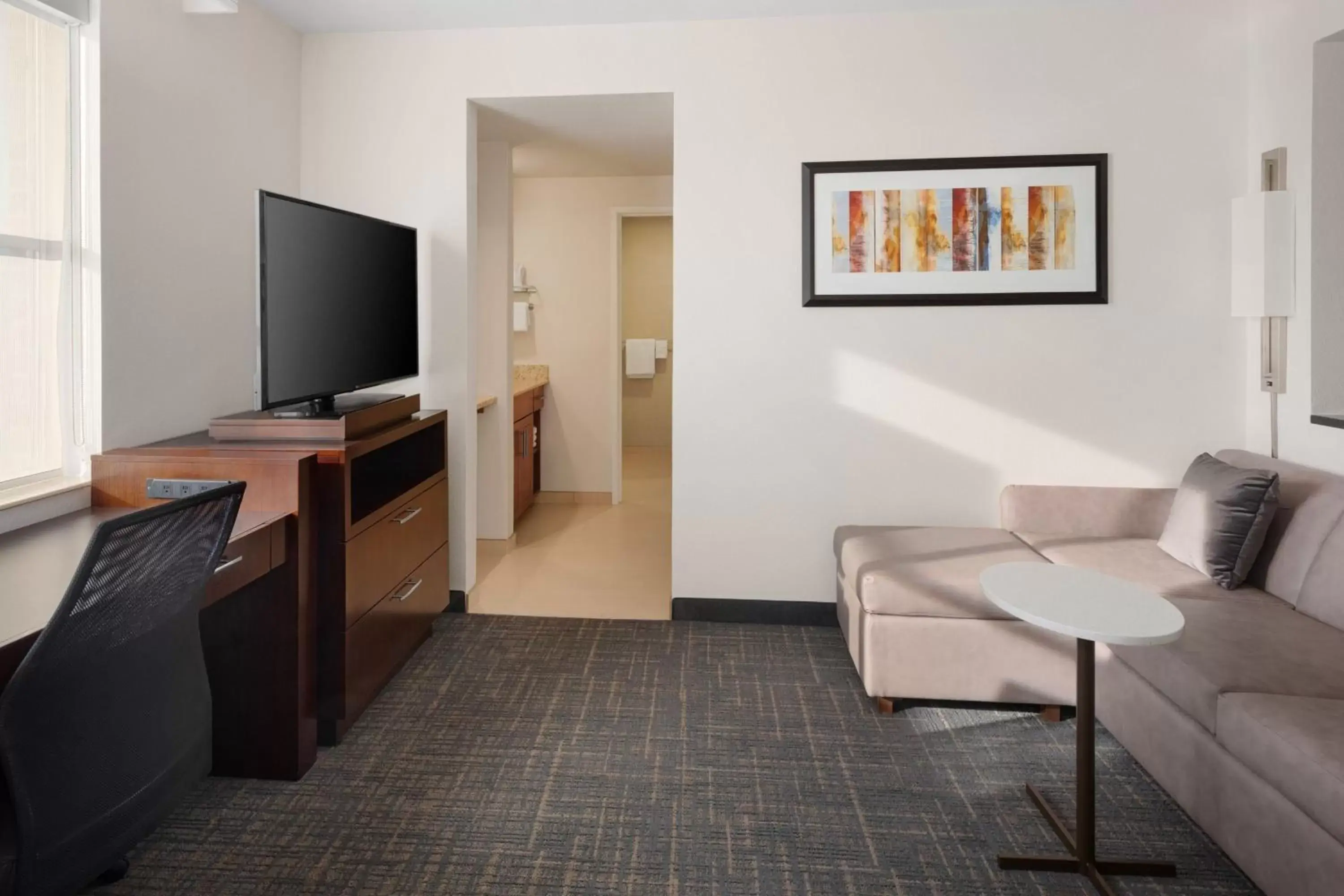 Living room, TV/Entertainment Center in Residence Inn by Marriott Fairfax City