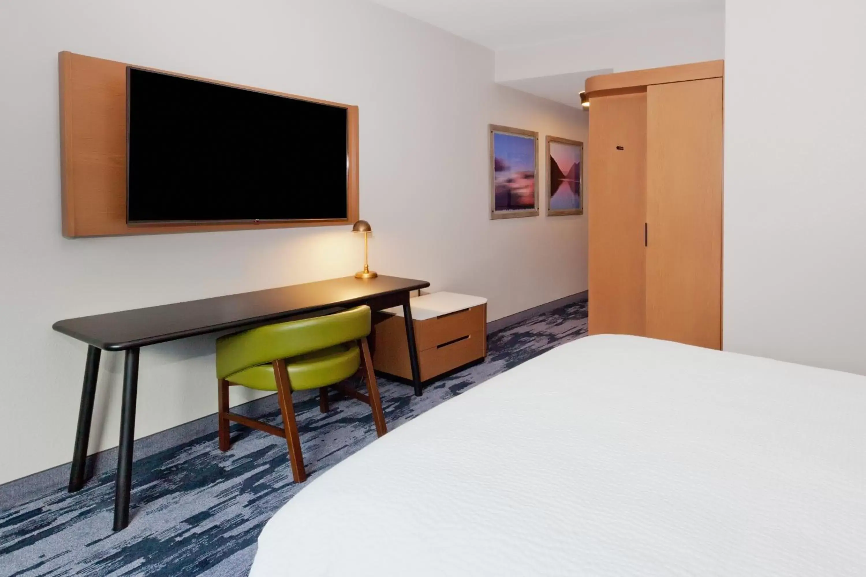 TV and multimedia, TV/Entertainment Center in Fairfield Inn & Suites by Marriott Birmingham Colonnade