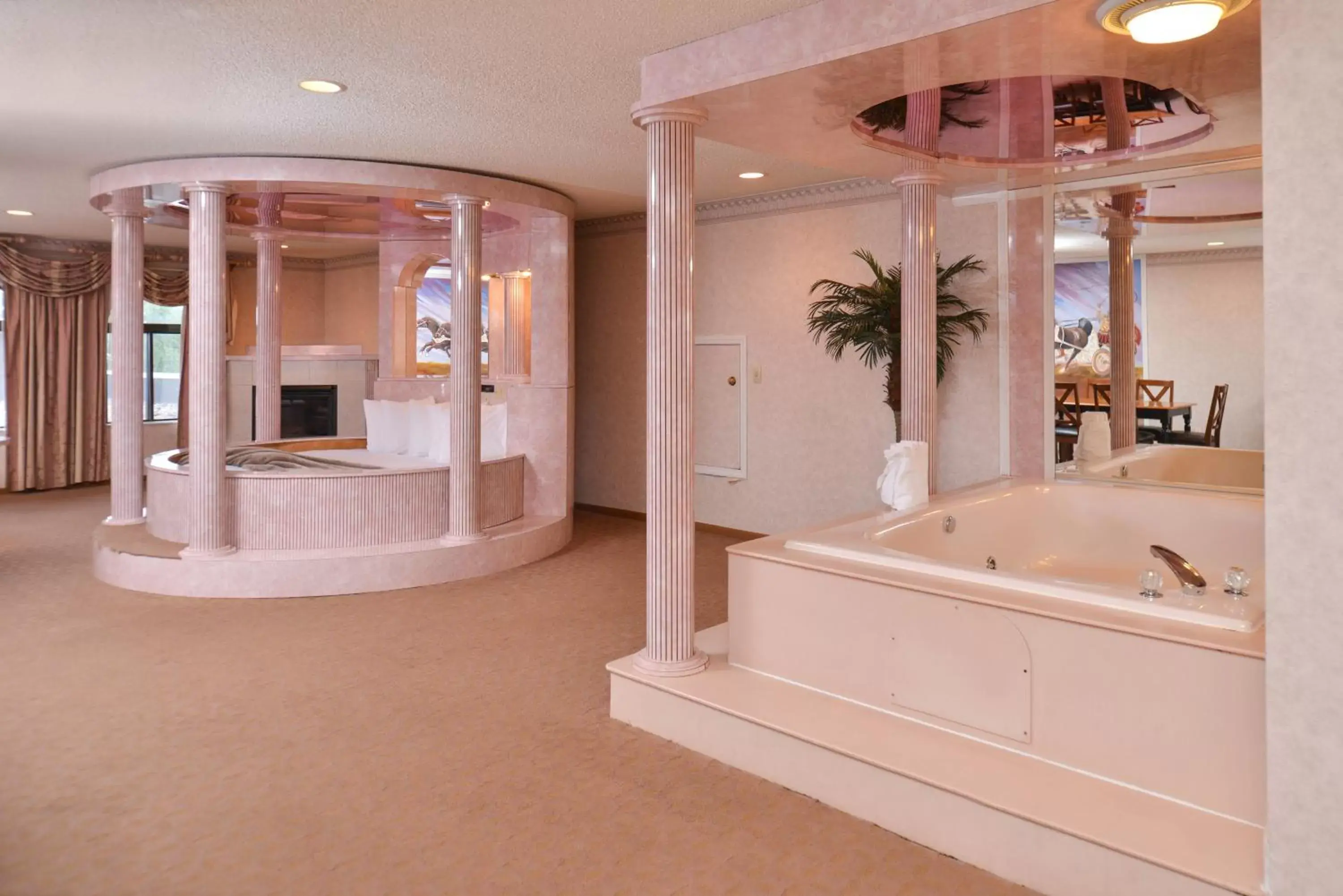 Hot Tub, Bathroom in Atlantis Family Waterpark Hotel