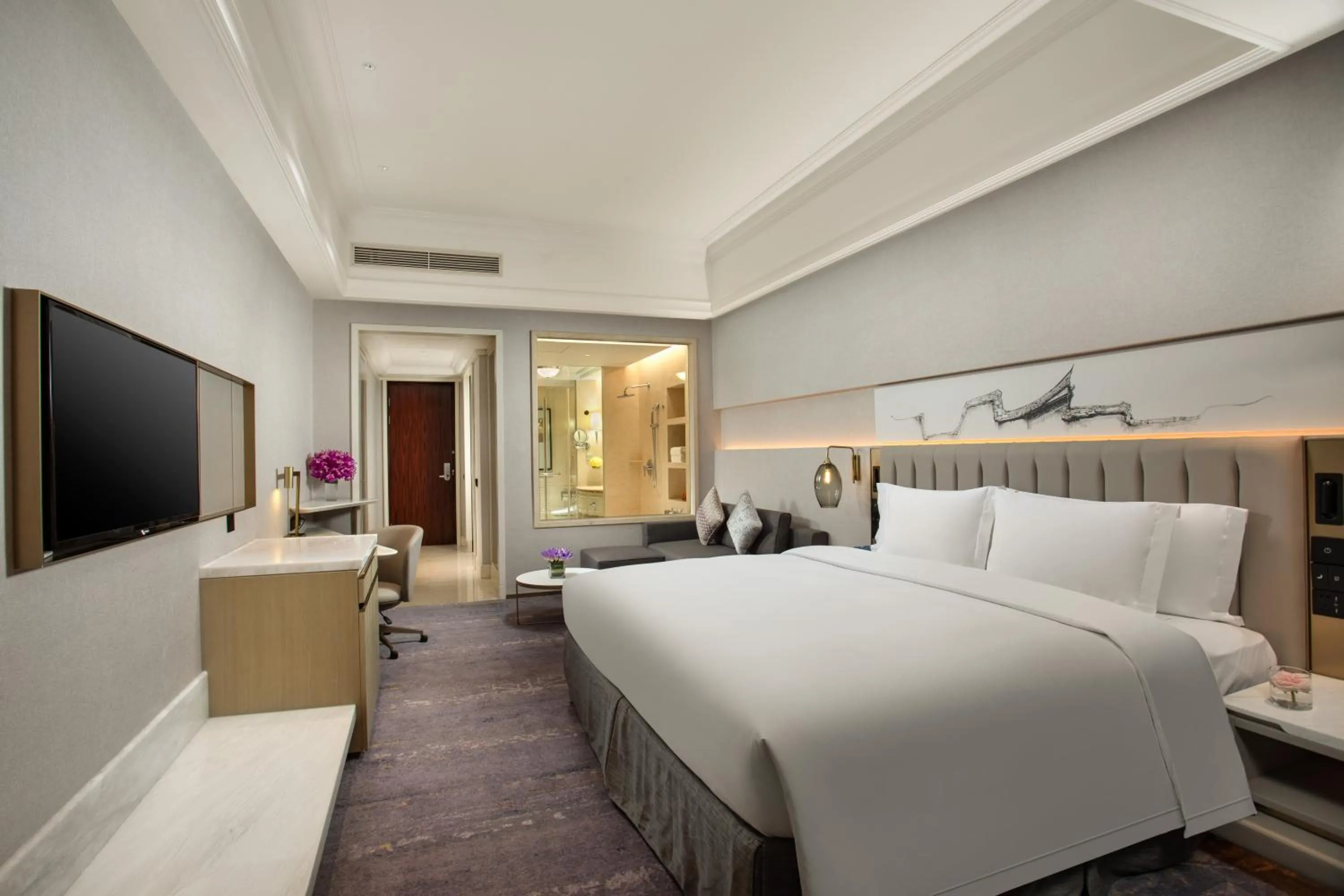 Photo of the whole room, Bed in Crowne Plaza Fuzhou South by IHG