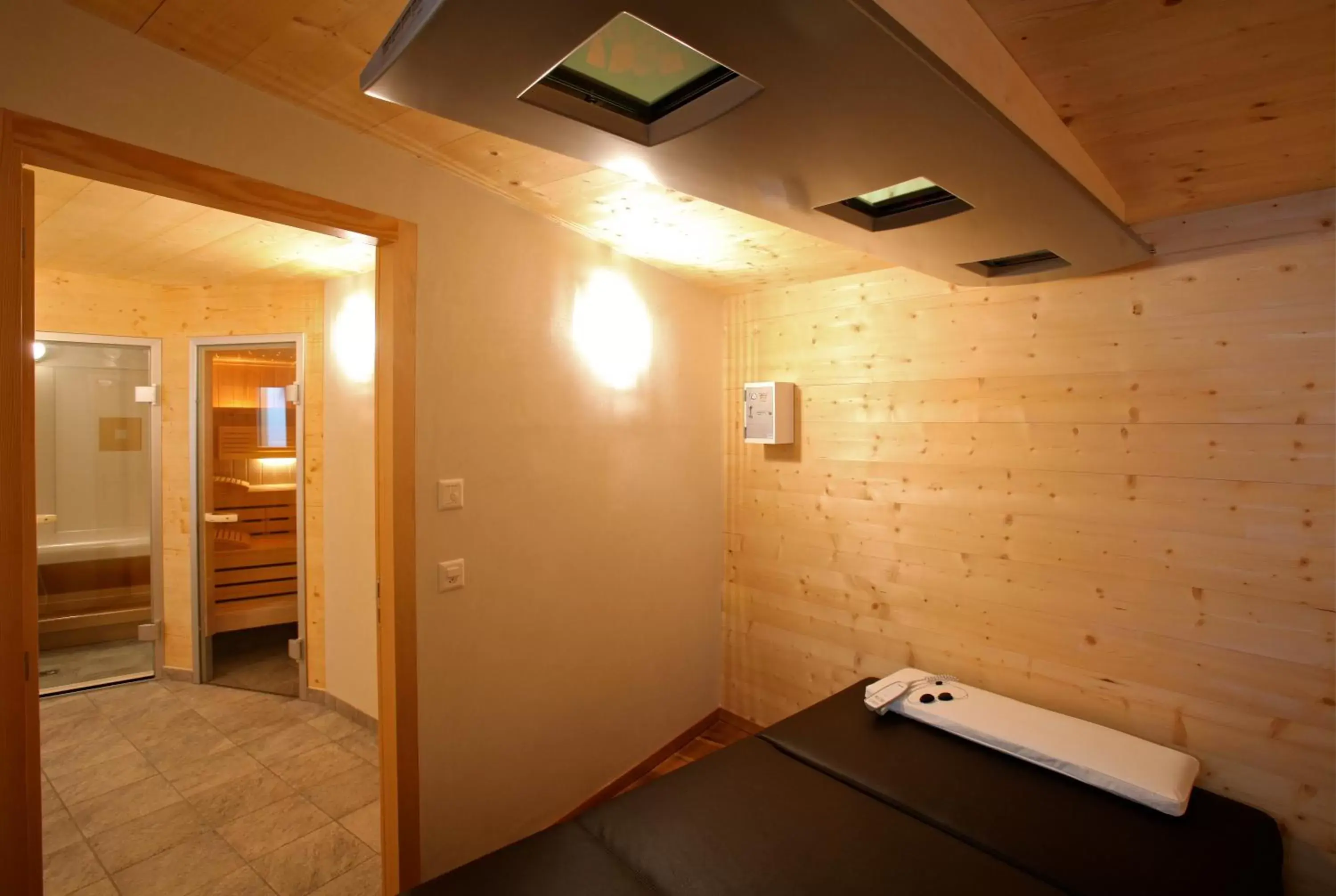 Spa and wellness centre/facilities, Bathroom in Hôtel du Cerf