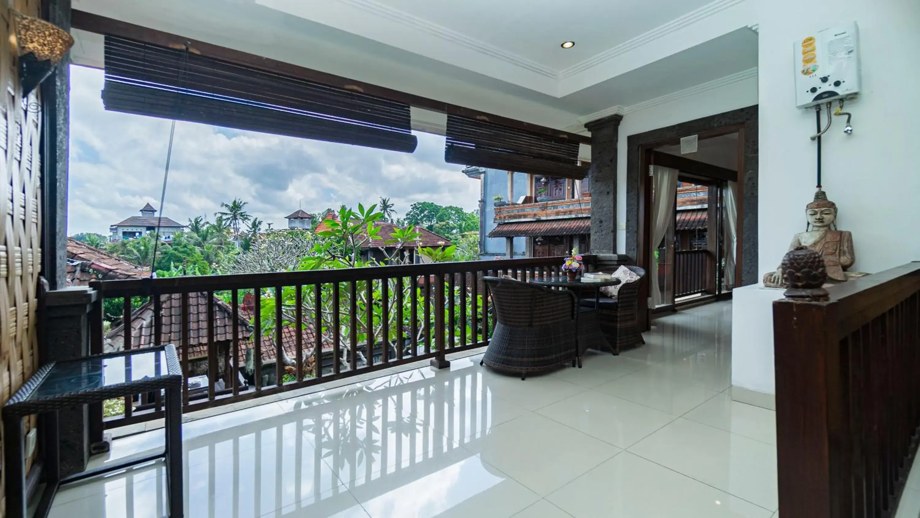 Balcony/Terrace in Kun Kun Guest House