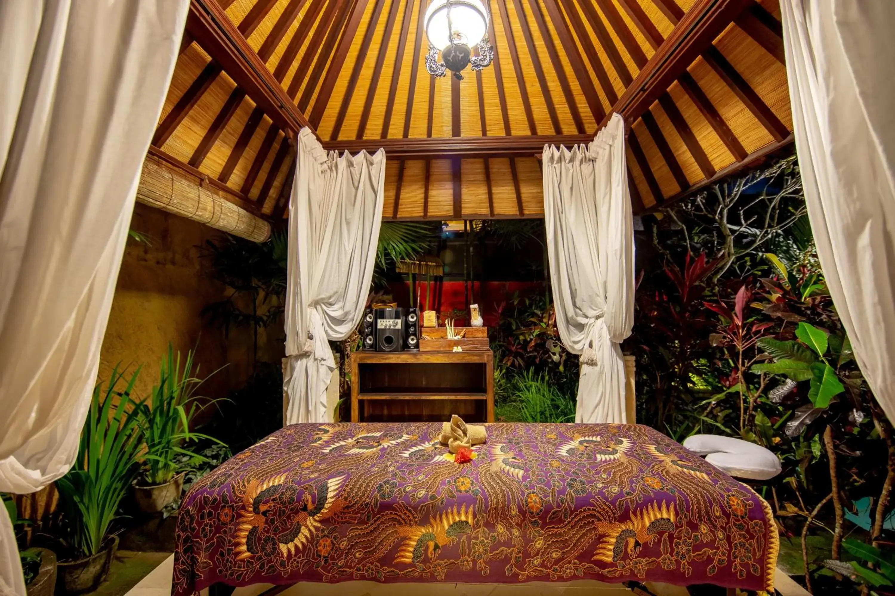 Massage in Bidadari Private Villas & Retreat