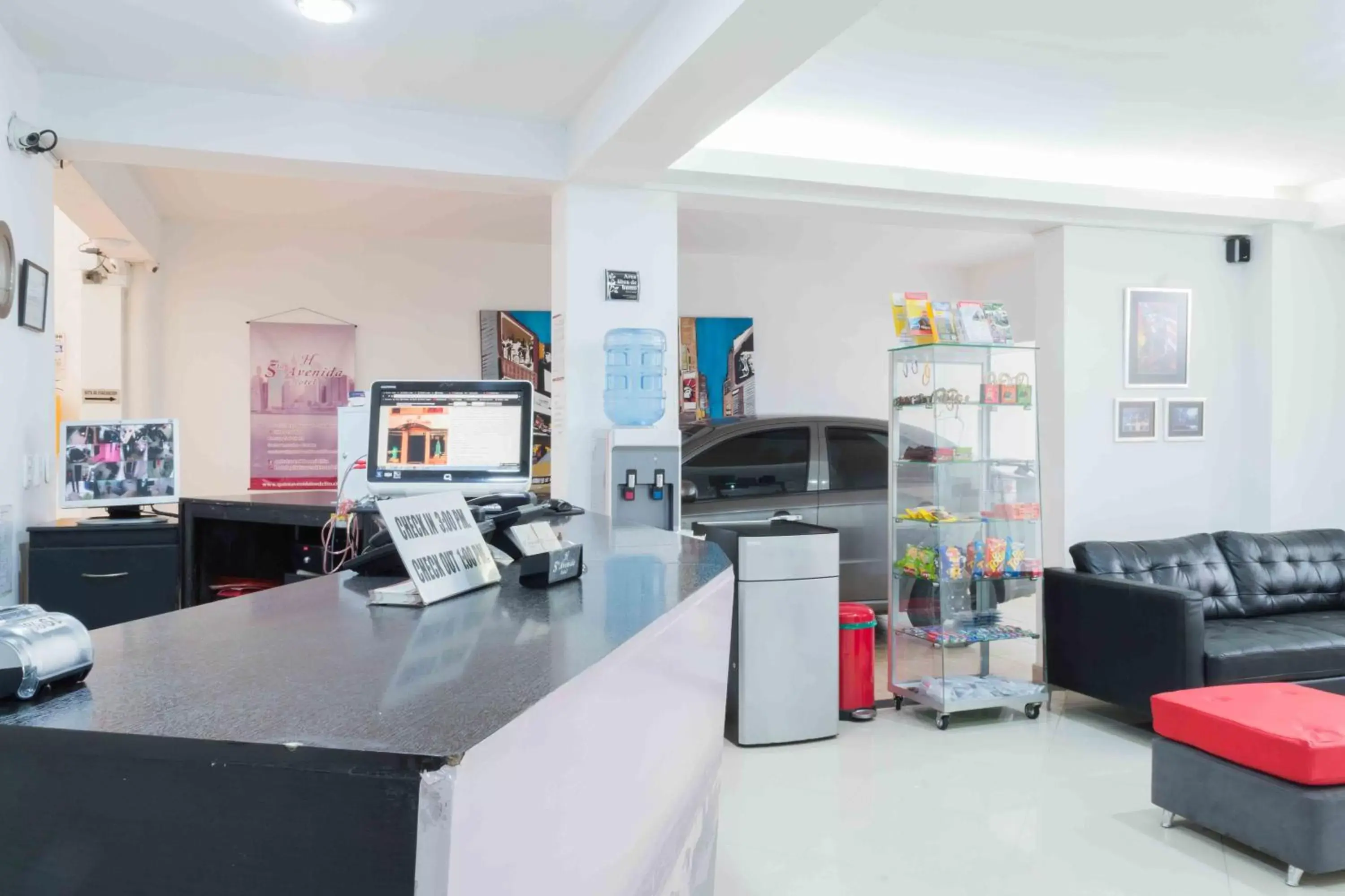 Lobby or reception, Kitchen/Kitchenette in Hotel Quinta Avenida