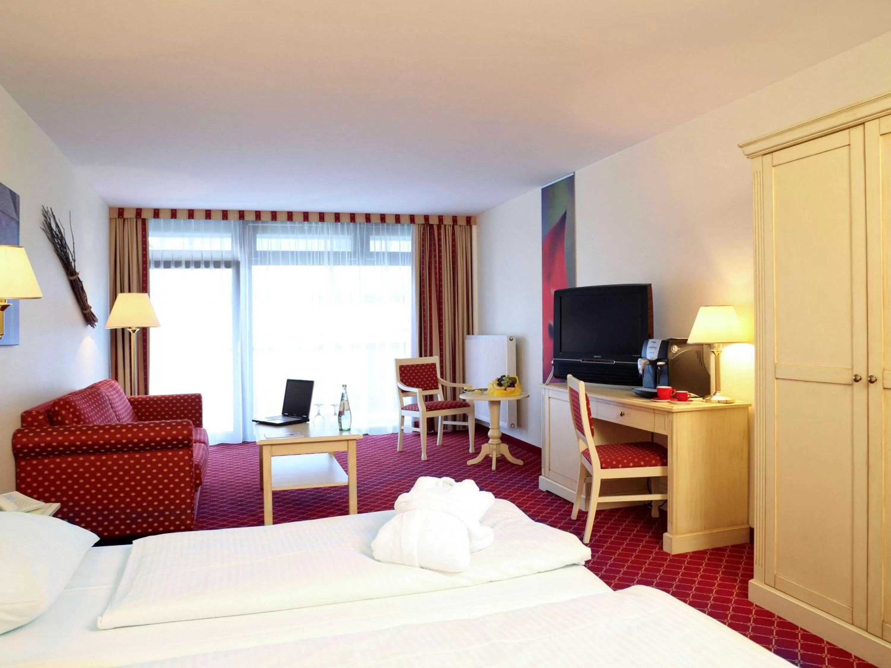 Photo of the whole room, Bed in Hotel Chateau Kurfürstendamm