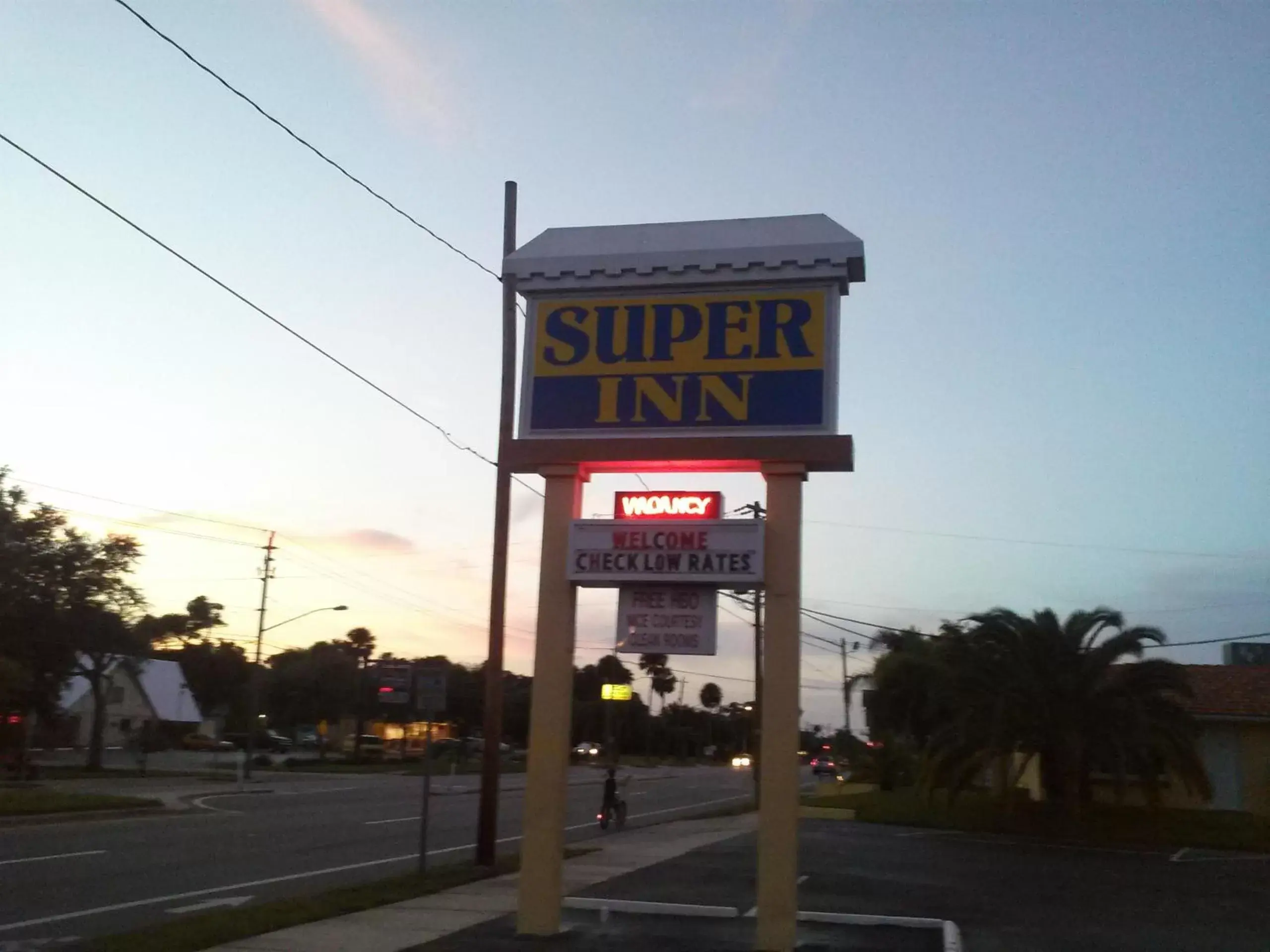 Facade/entrance in Super Inn Daytona Beach
