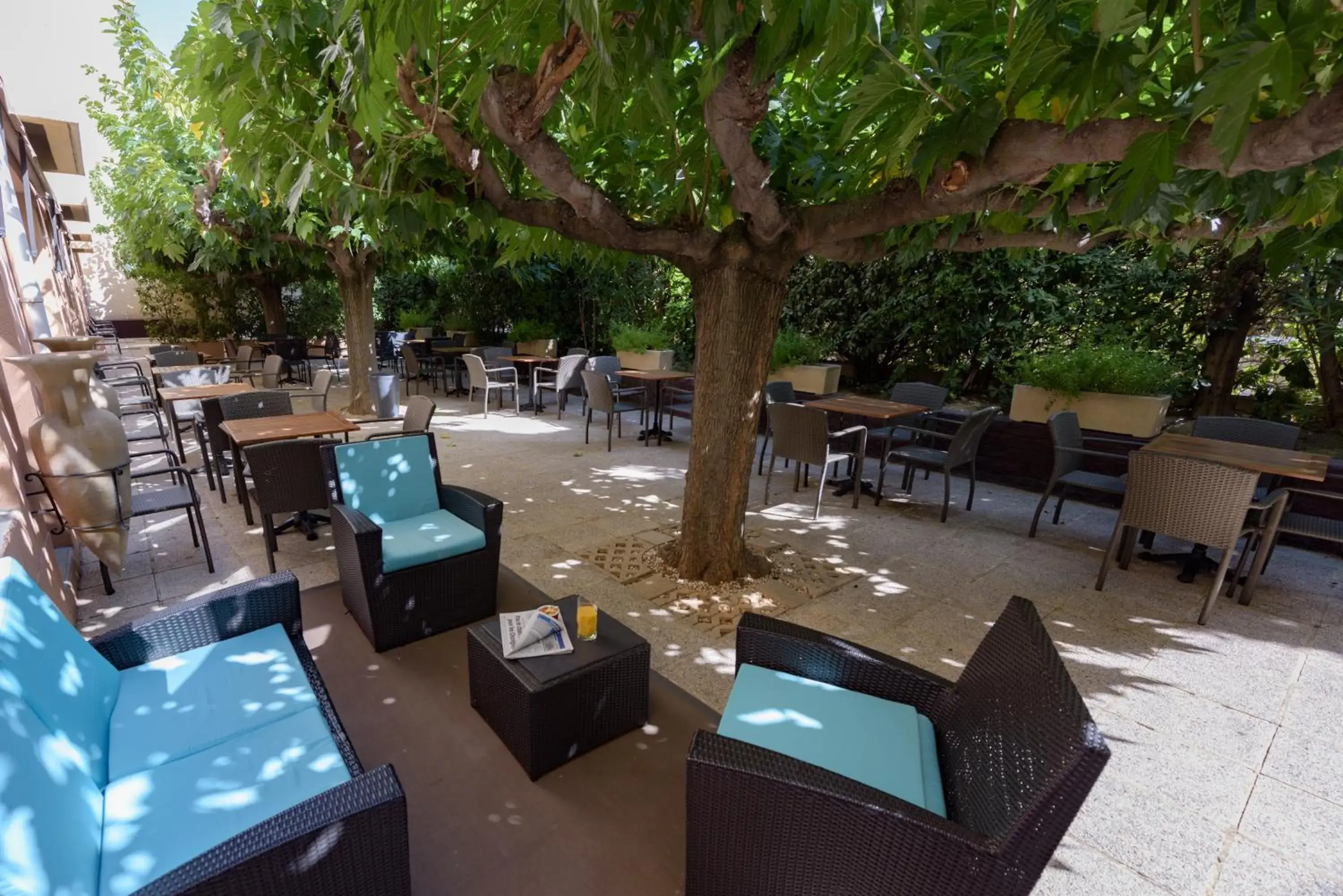 Patio, Swimming Pool in ibis Avignon Centre Pont De L'Europe