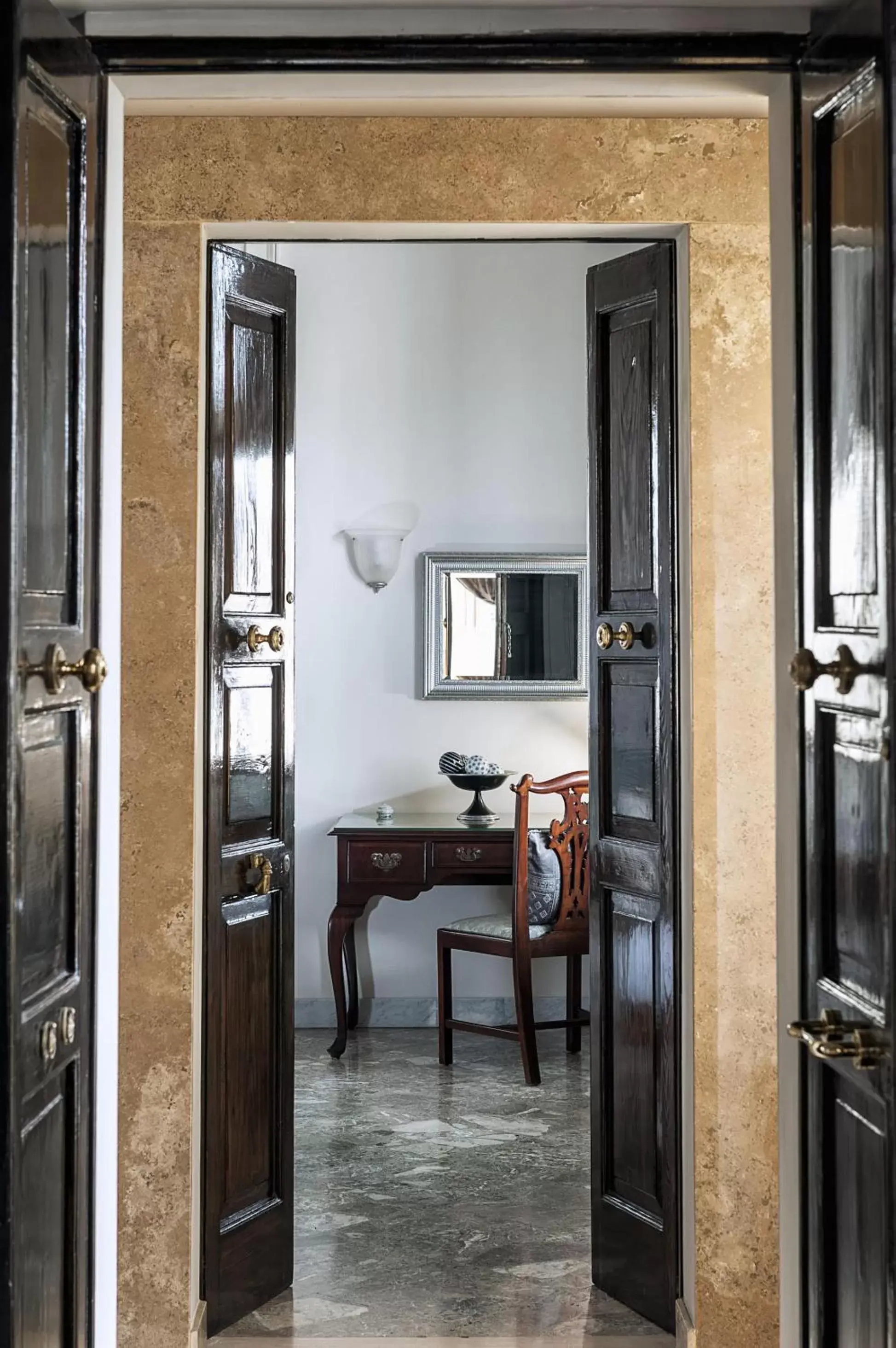 Living room, Bathroom in Palazzo Muro Leccese Relais de Charme & Wellness