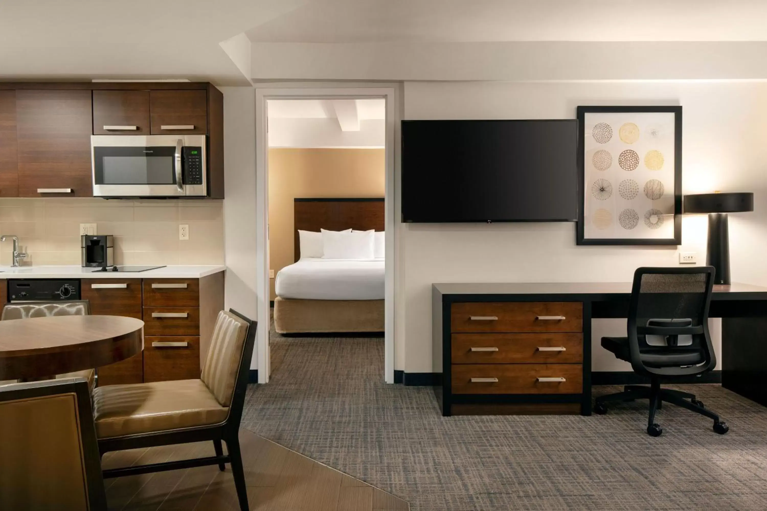 Bedroom, TV/Entertainment Center in Residence Inn by Marriott New York Manhattan/ Midtown Eastside