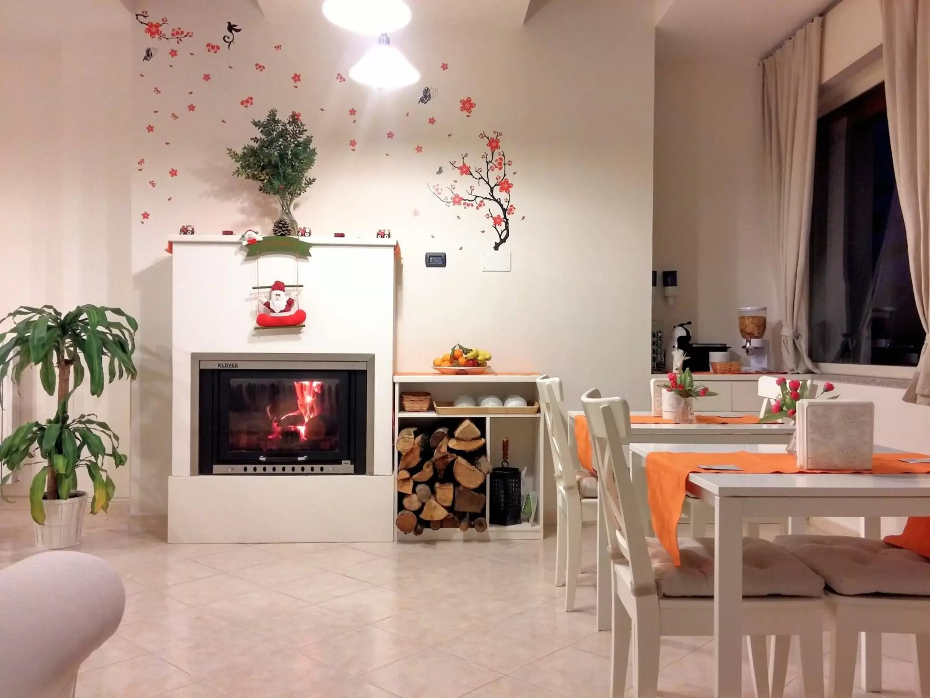 Communal lounge/ TV room, Restaurant/Places to Eat in Zefiro B&B