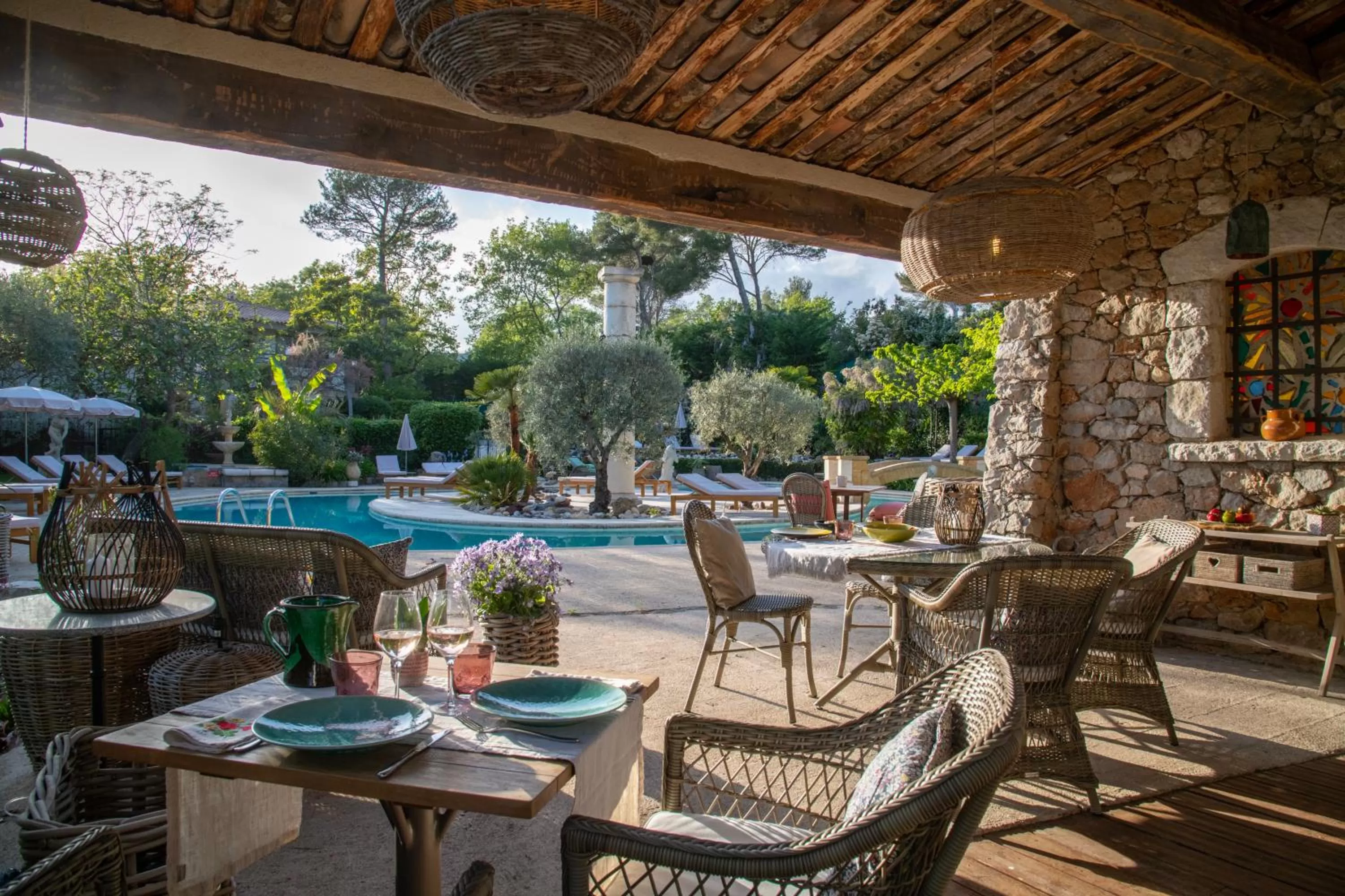 Restaurant/places to eat in Hotel Les Messugues