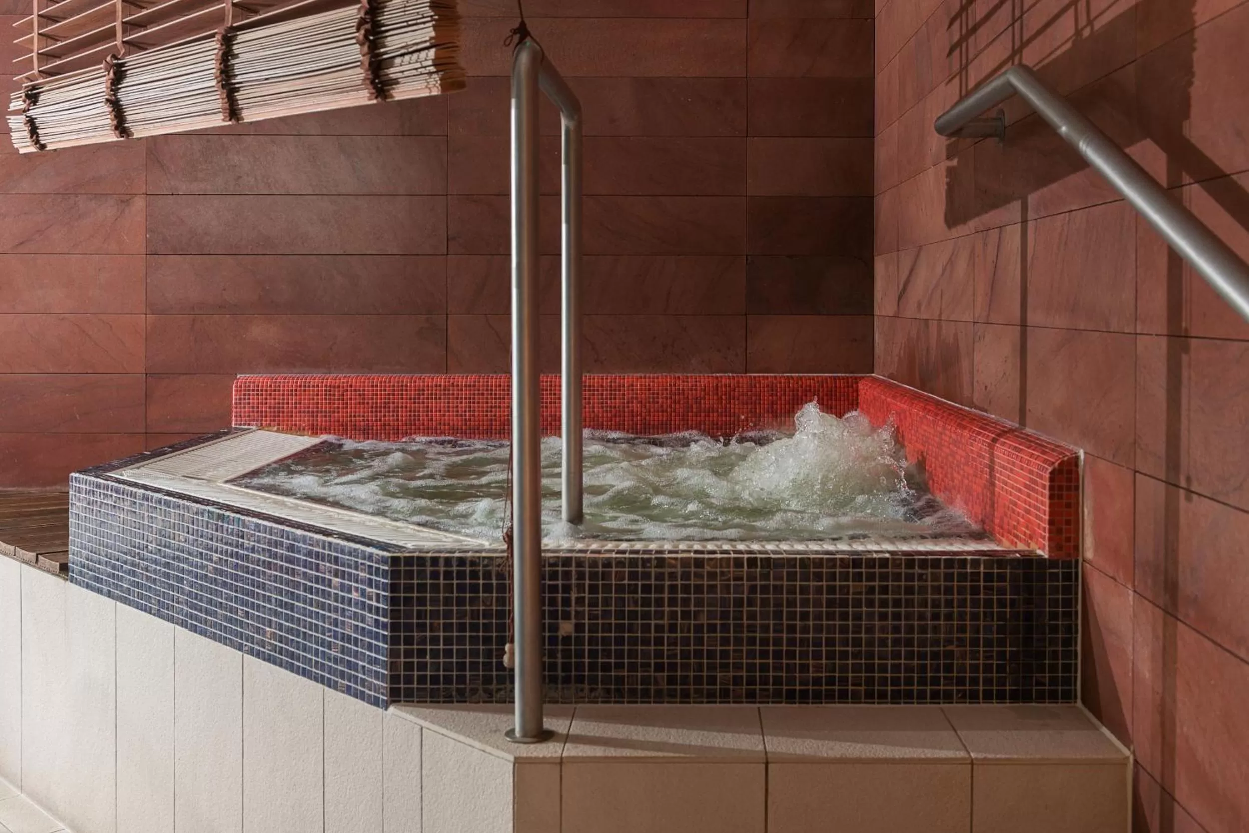 Hot Tub in Maloves Resort & Spa