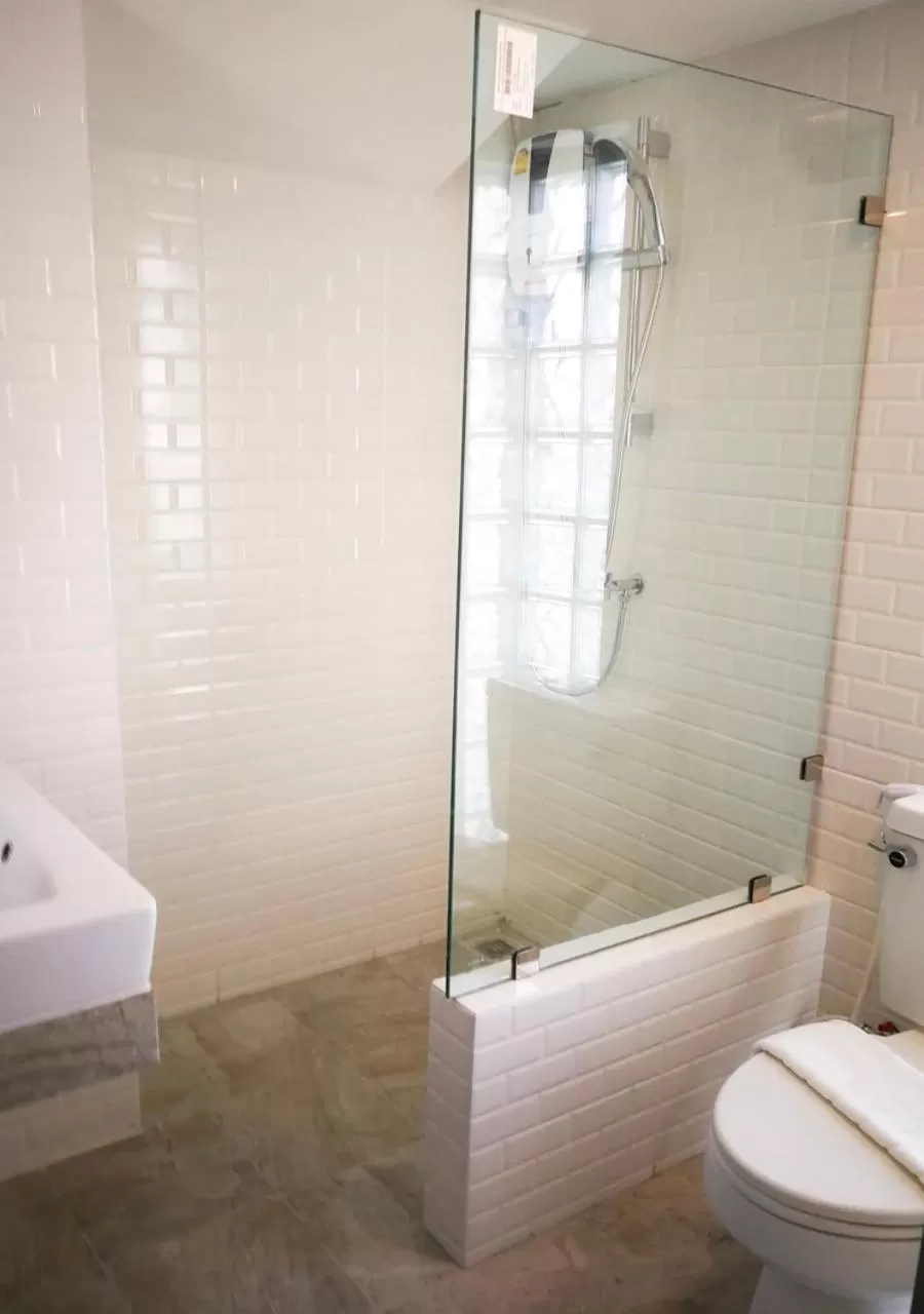 Bathroom in Loyy Hotel