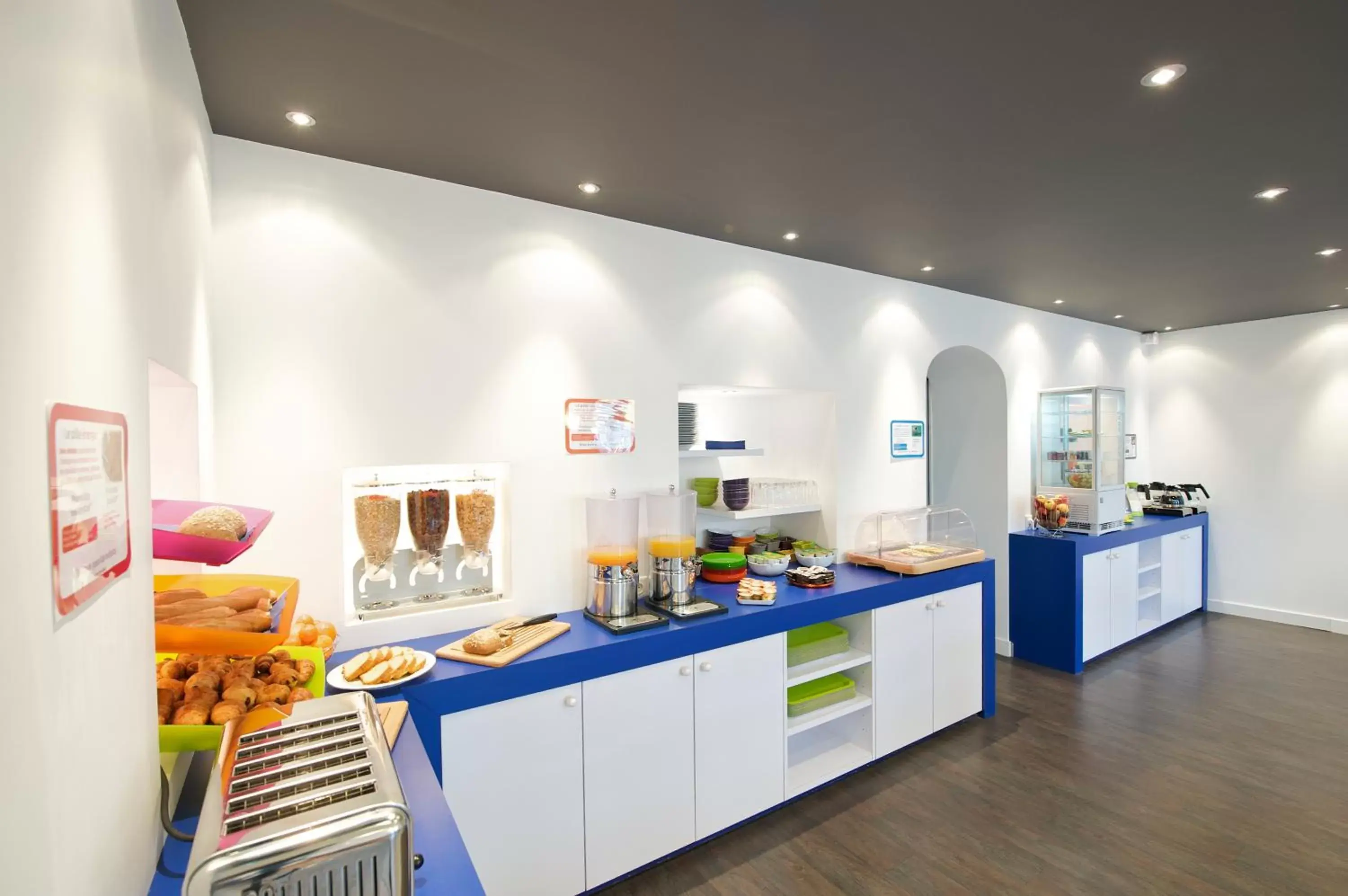 Food, Kitchen/Kitchenette in ibis Styles Vannes Gare Centre