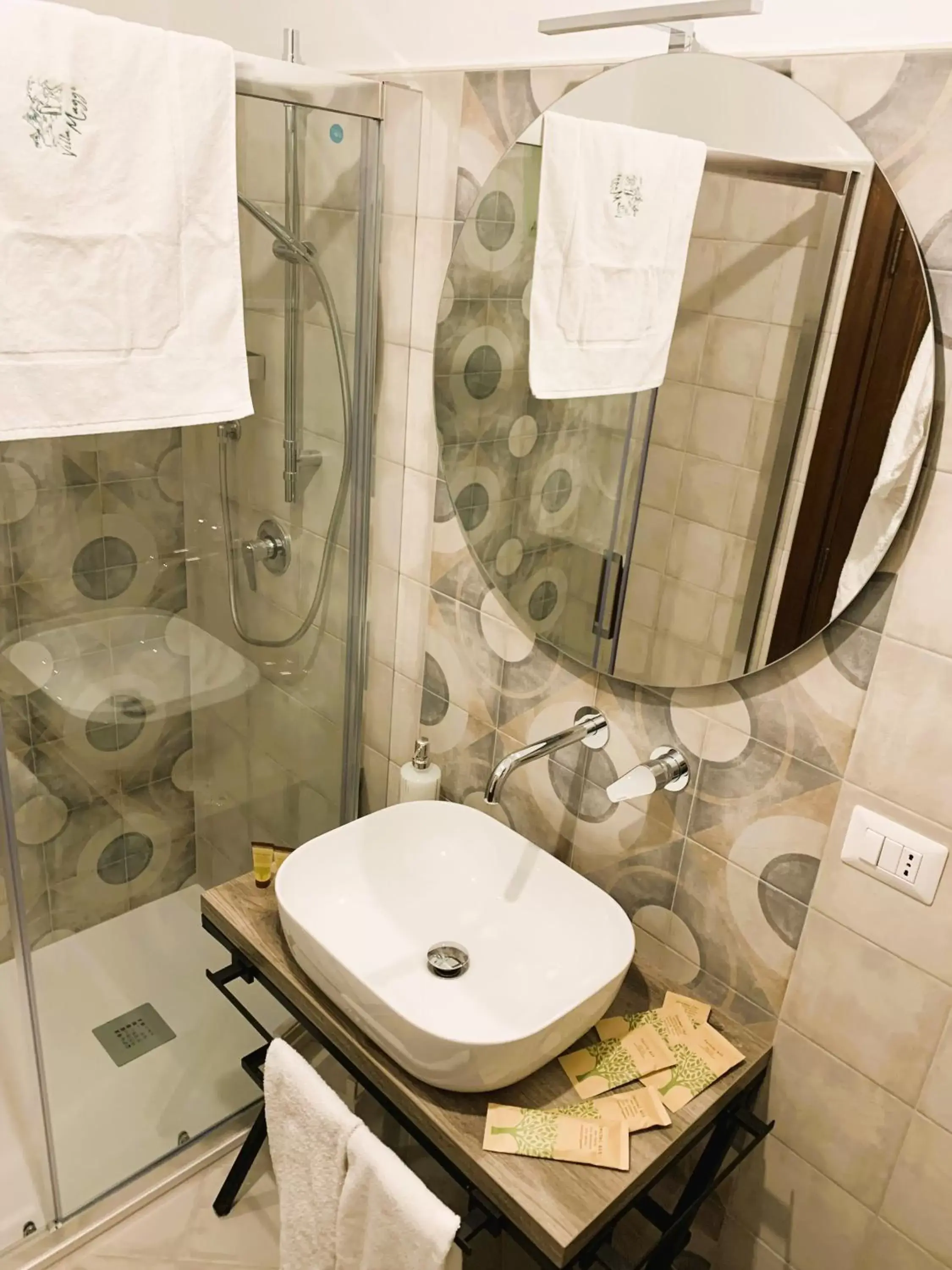 Shower, Bathroom in B&B Villa Maggi