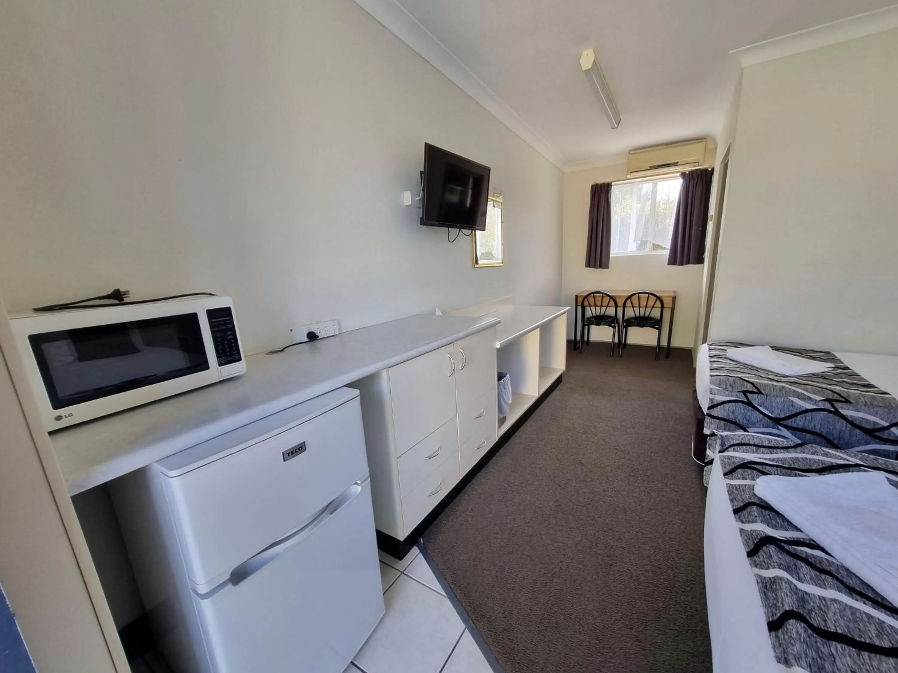 TV and multimedia, Bed in Park Drive Motel