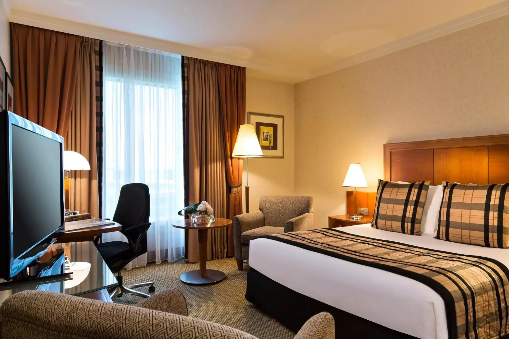 Photo of the whole room, Bed in Crowne Plaza Brussels Airport, an IHG Hotel