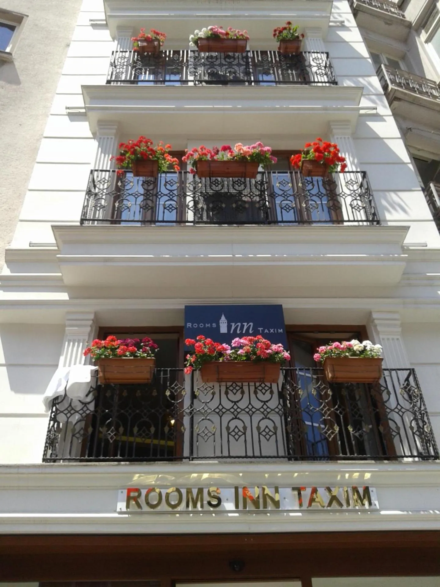 Facade/entrance in Rooms Inn Taxim