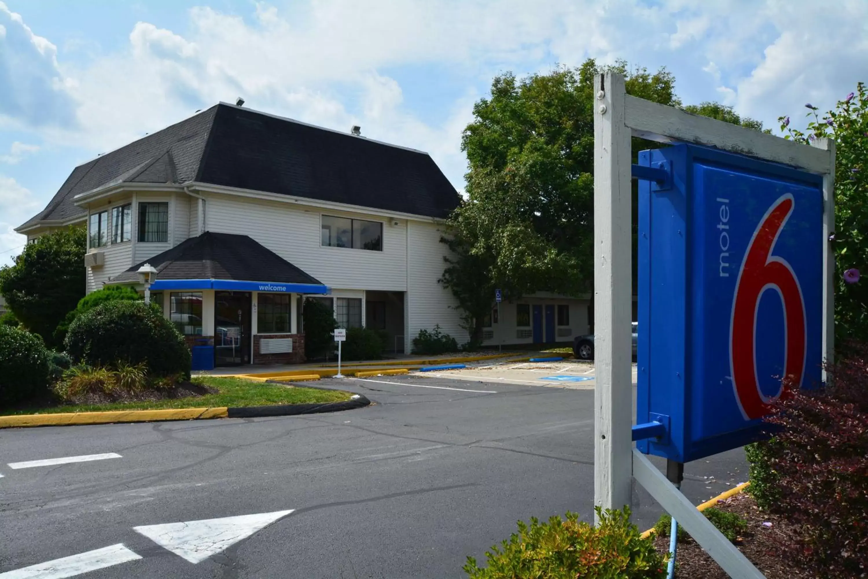 Property building in Motel 6-Wethersfield, CT - Hartford Property building in Motel 6-Wethersfield, CT - Hartford