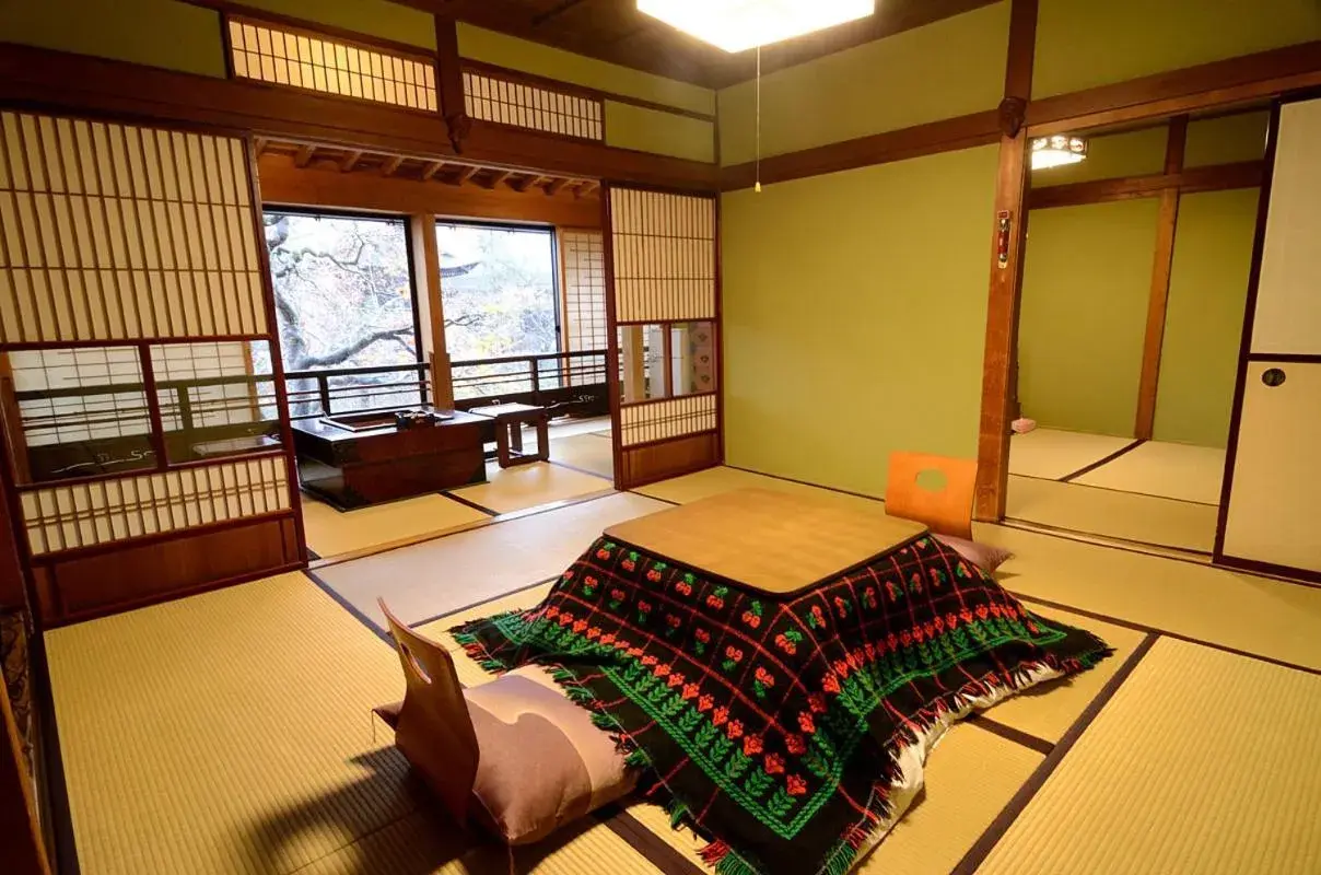 Photo of the whole room in Ryokan Yatsusankan