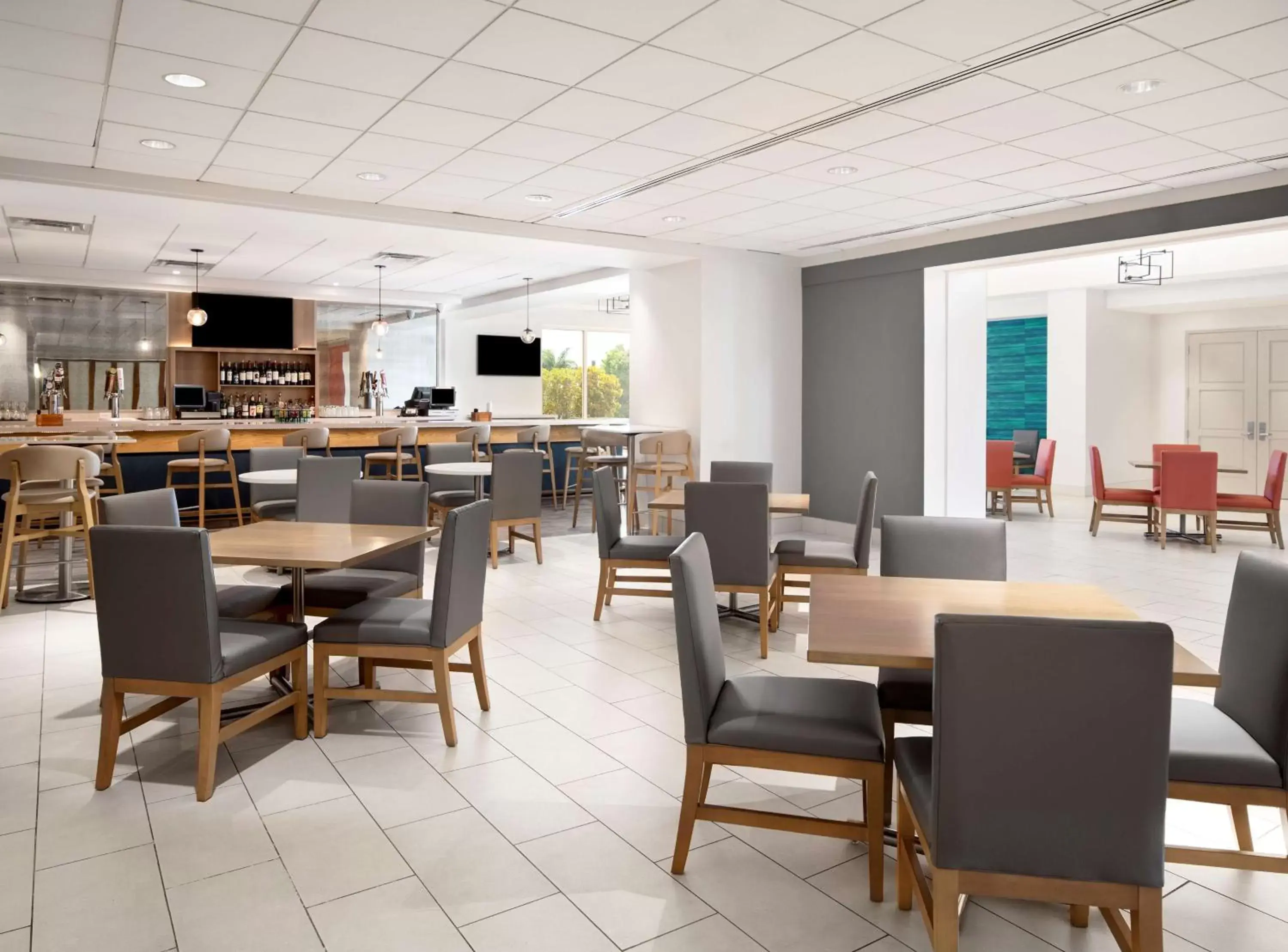 Lounge or bar, Restaurant/Places to Eat in Embassy Suites by Hilton Tampa Airport Westshore