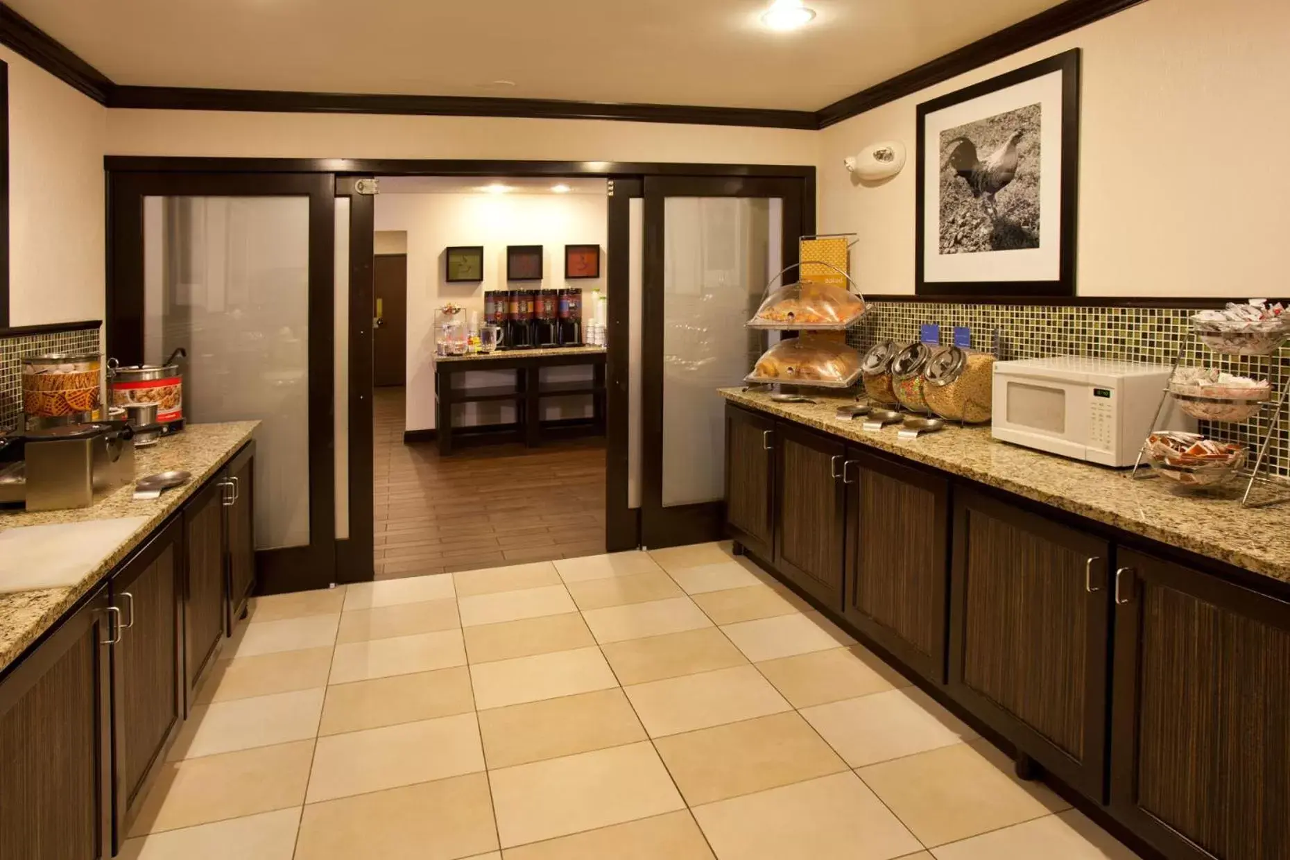 Kitchen or kitchenette, Kitchen/Kitchenette in Wingate by Wyndham Colorado Springs