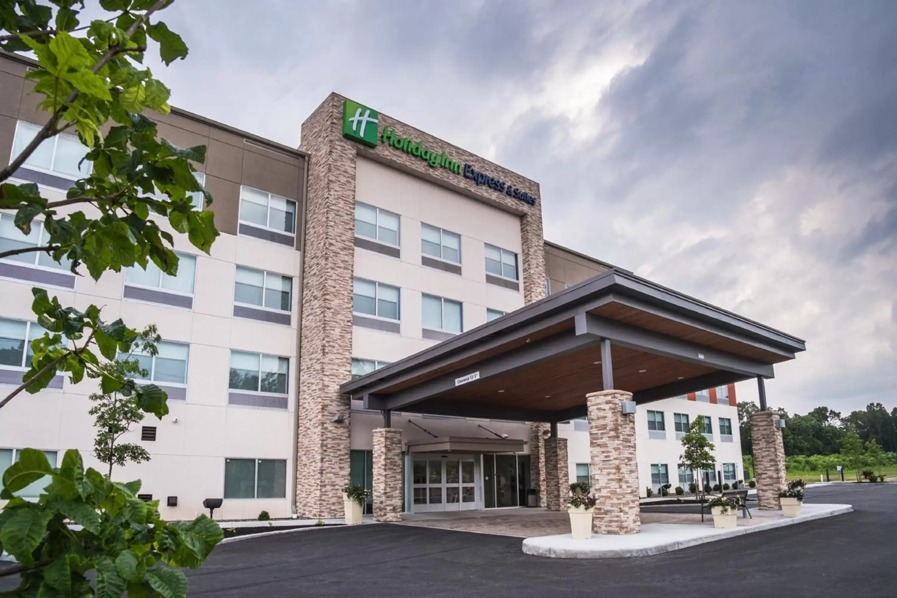 Property Building in Holiday Inn Express & Suites Kingston-Ulster, an IHG Hotel