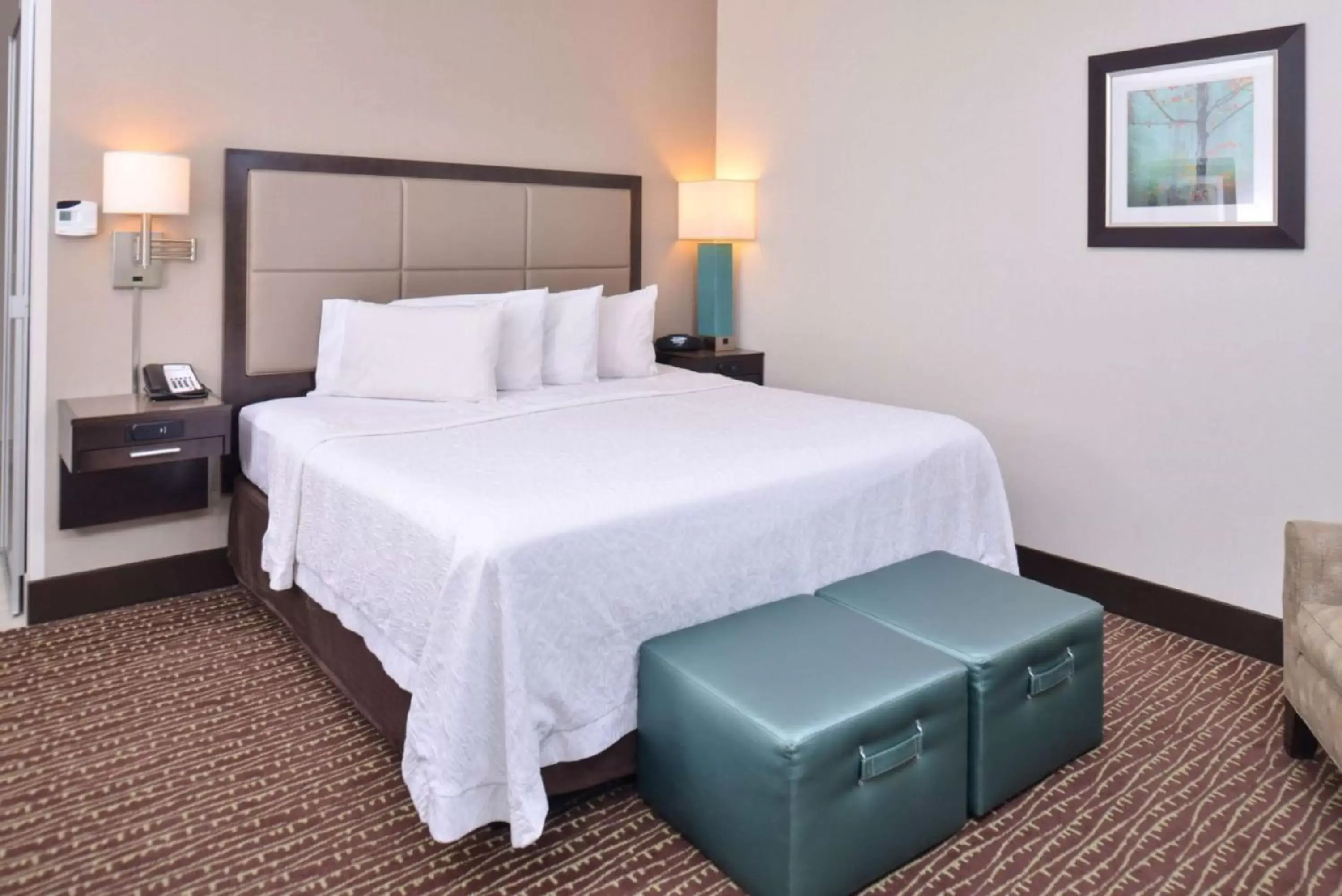 Bed in Hampton Inn & Suites Bend