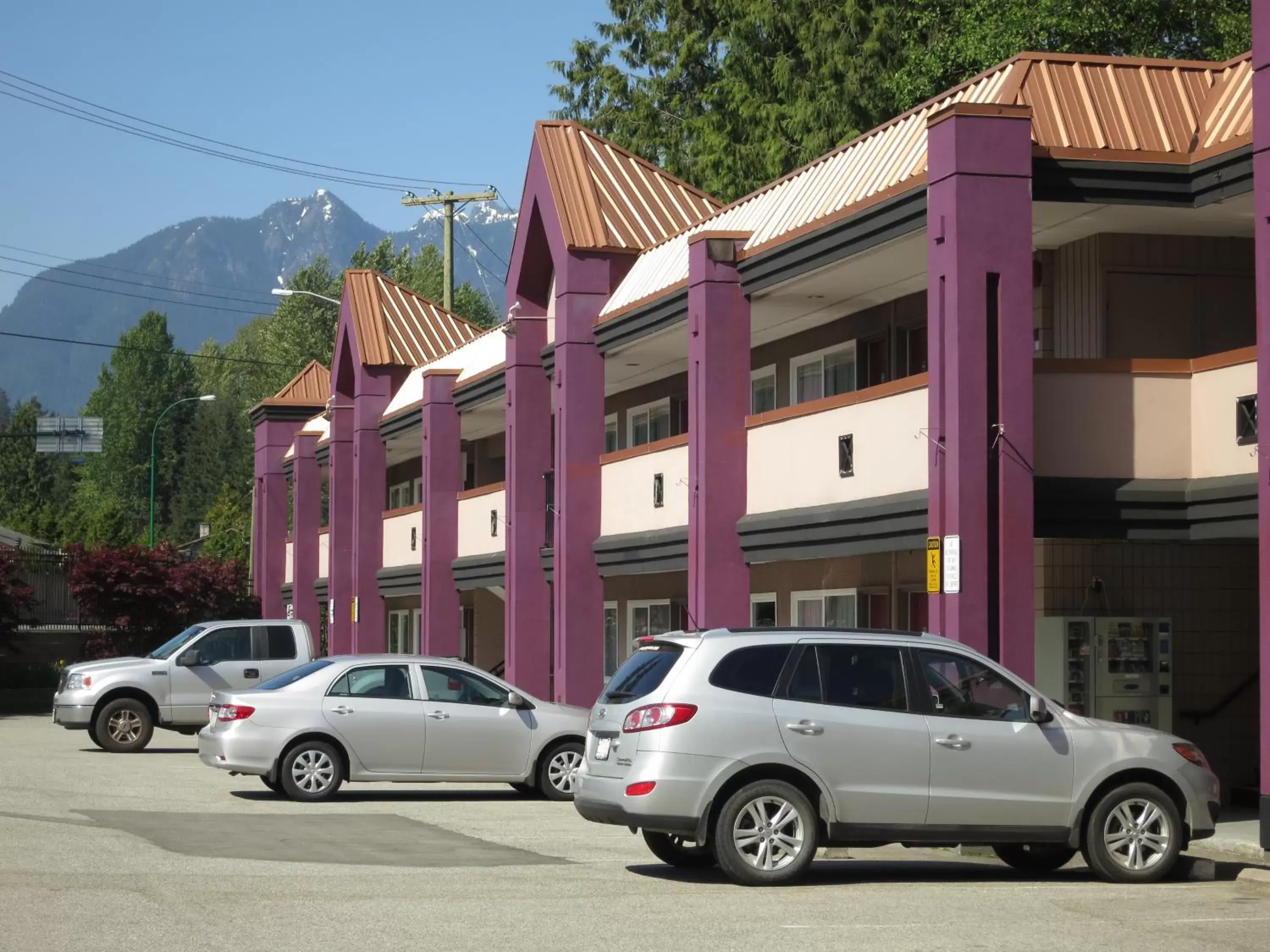 Facade/entrance, Property Building in North Vancouver Hotel