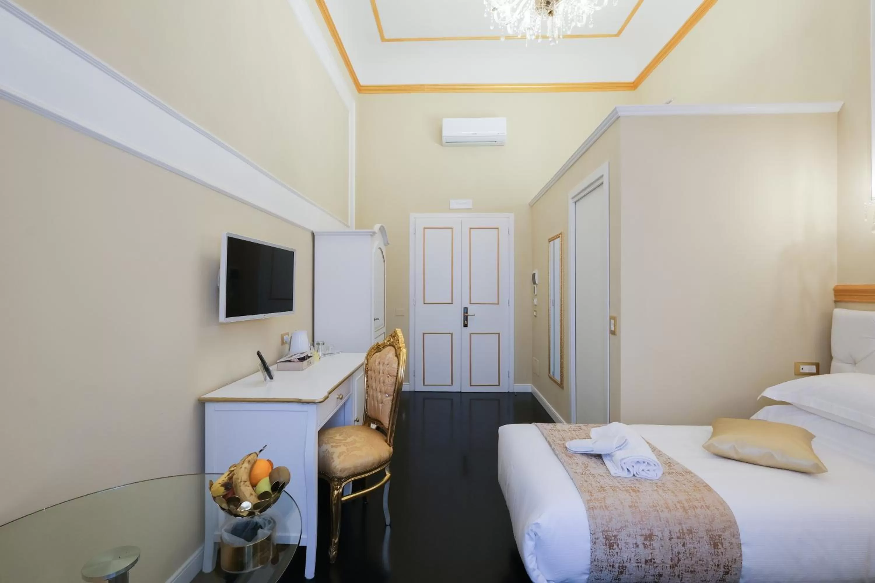 Photo of the whole room, Bed in B&B Kingsman