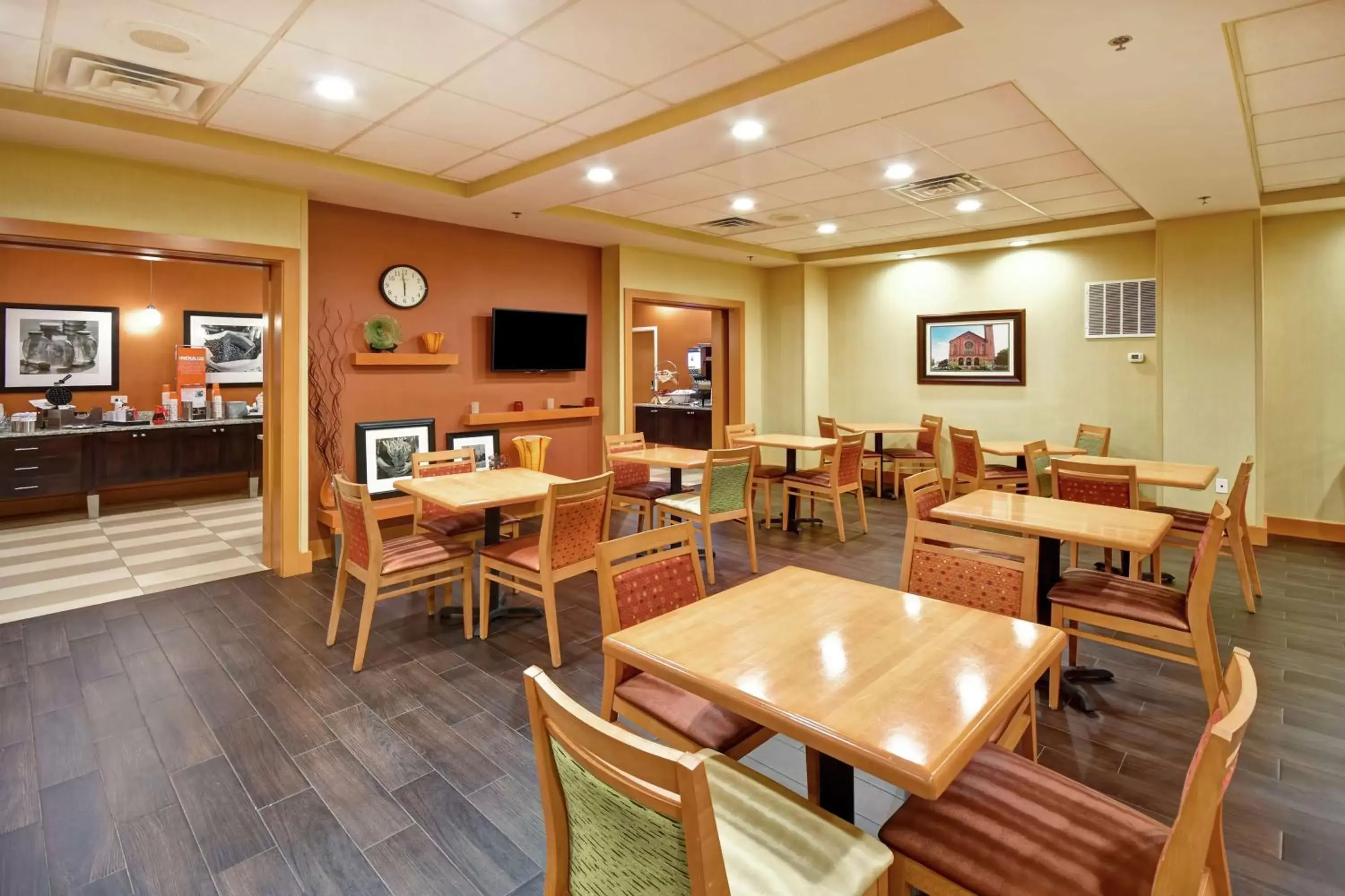 Dining area, Restaurant/Places to Eat in Hampton Inn Chicopee - Springfield