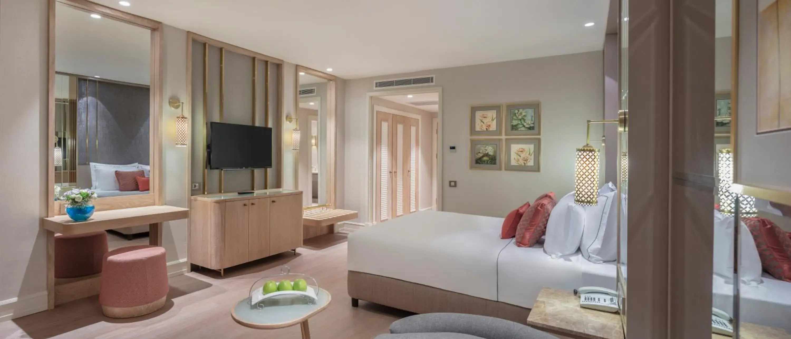 Bed, TV/Entertainment Center in Ela Quality Resort Belek - Kids Concept