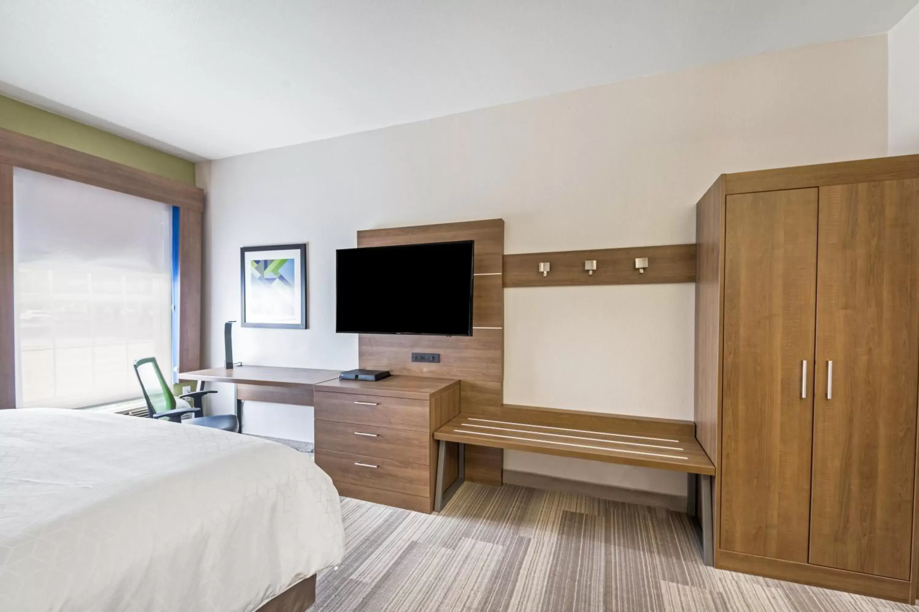 Photo of the whole room, TV/Entertainment Center in Holiday Inn Express Hotel & Suites Columbus, an IHG Hotel