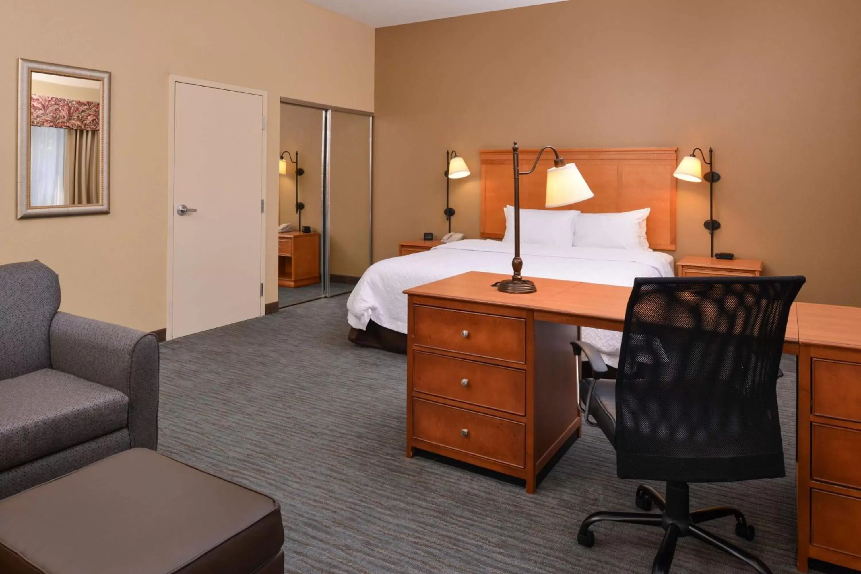 Bed in Hampton Inn & Suites Tampa-East/Casino/Fairgrounds