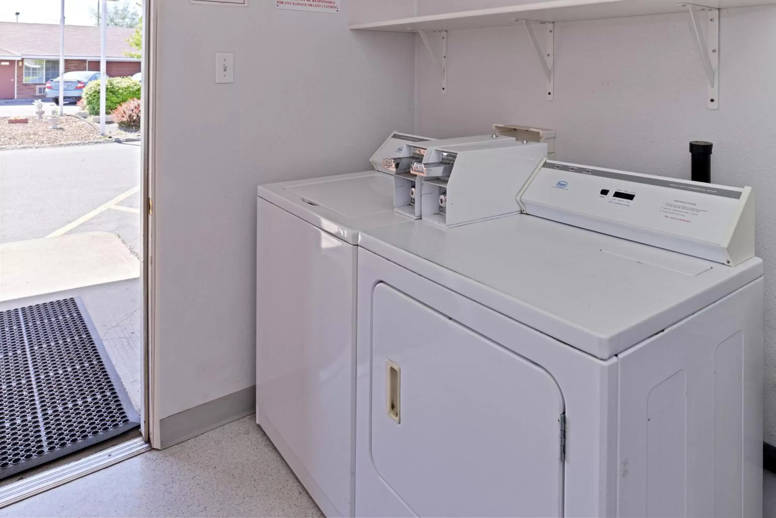 Other, Kitchen/Kitchenette in Majestic Inn & Suites