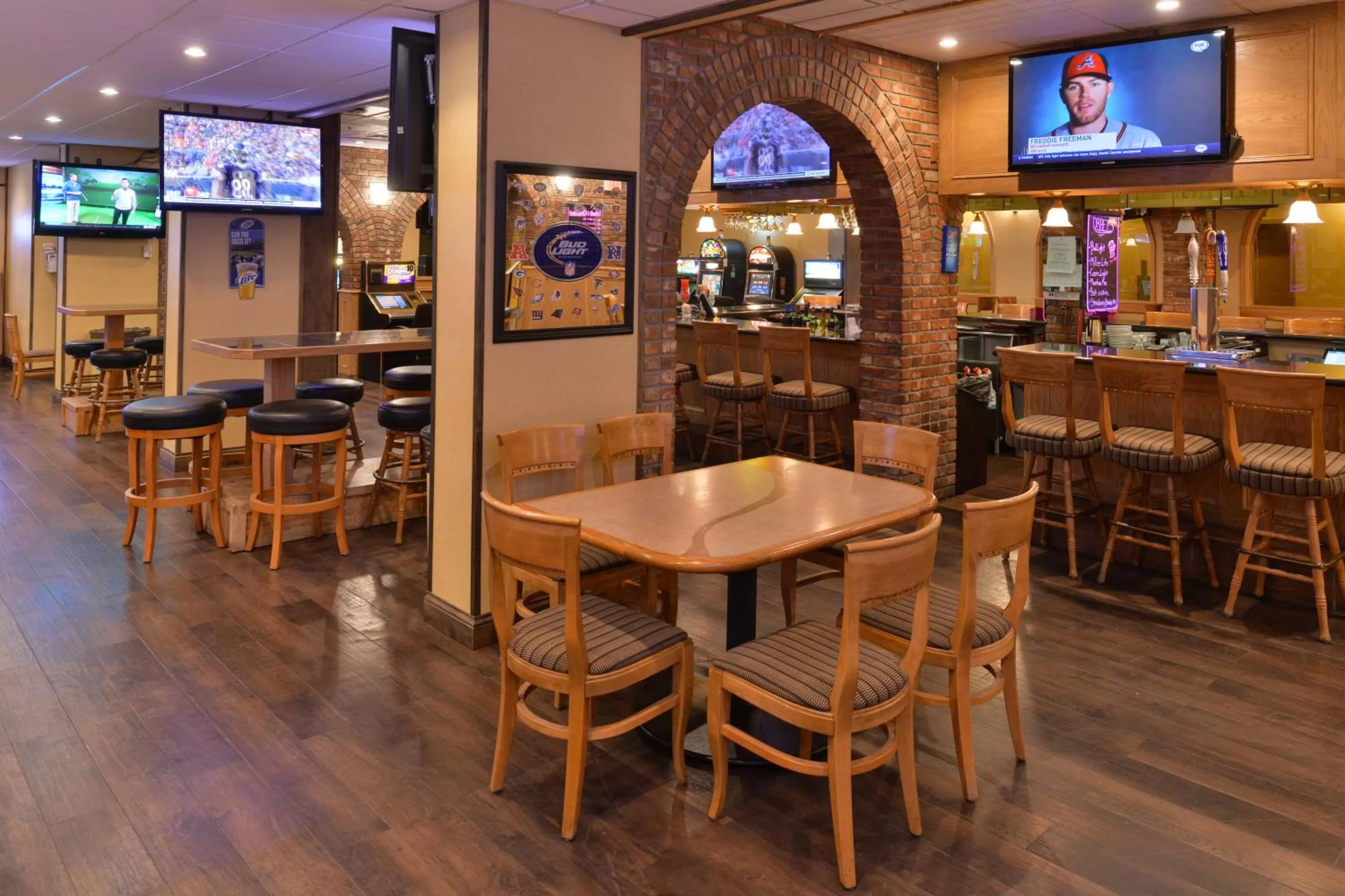 Restaurant/places to eat in Holiday Inn Great Falls-Convention Center by IHG