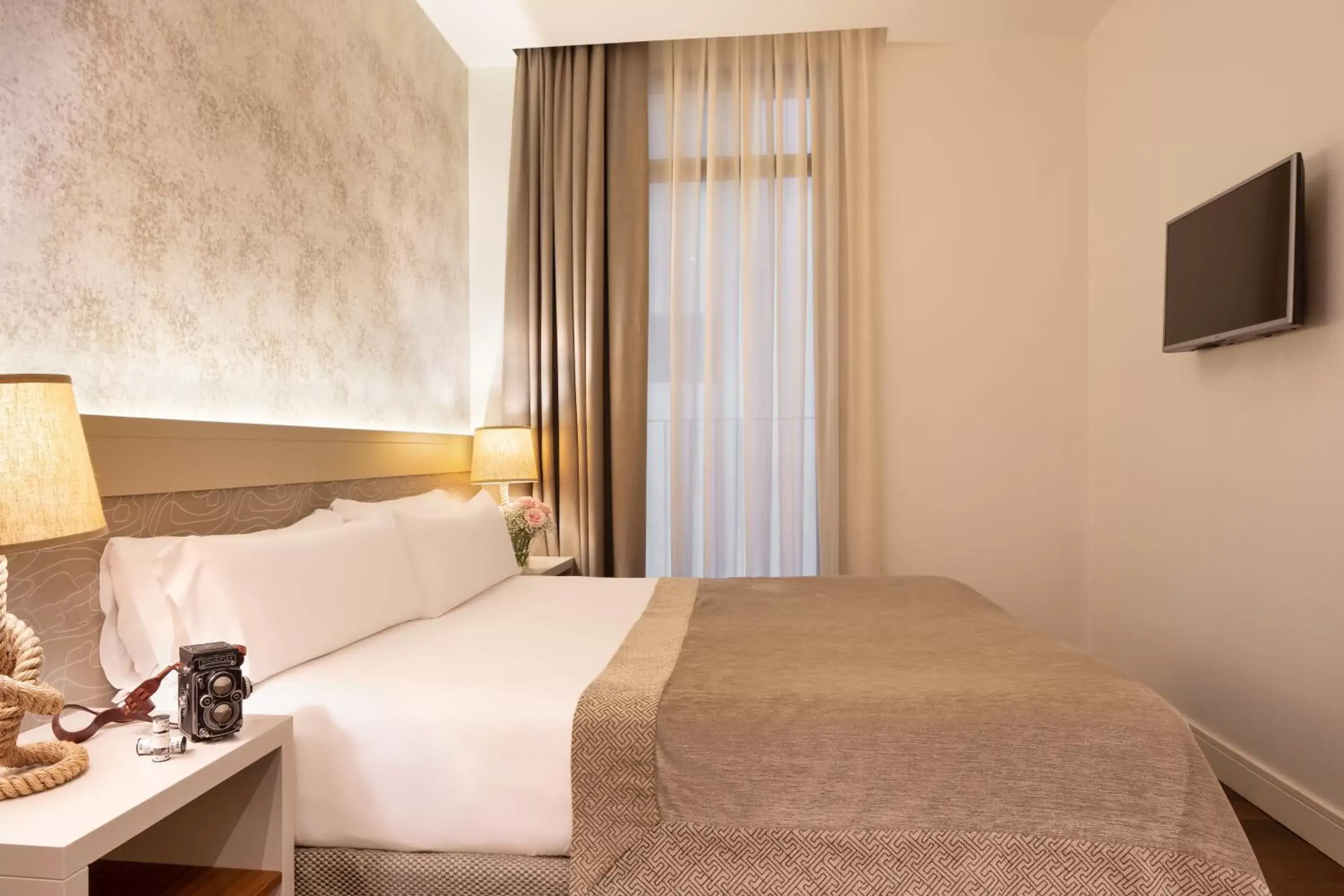 Bedroom, Bed in Duquesa Suites Barcelona