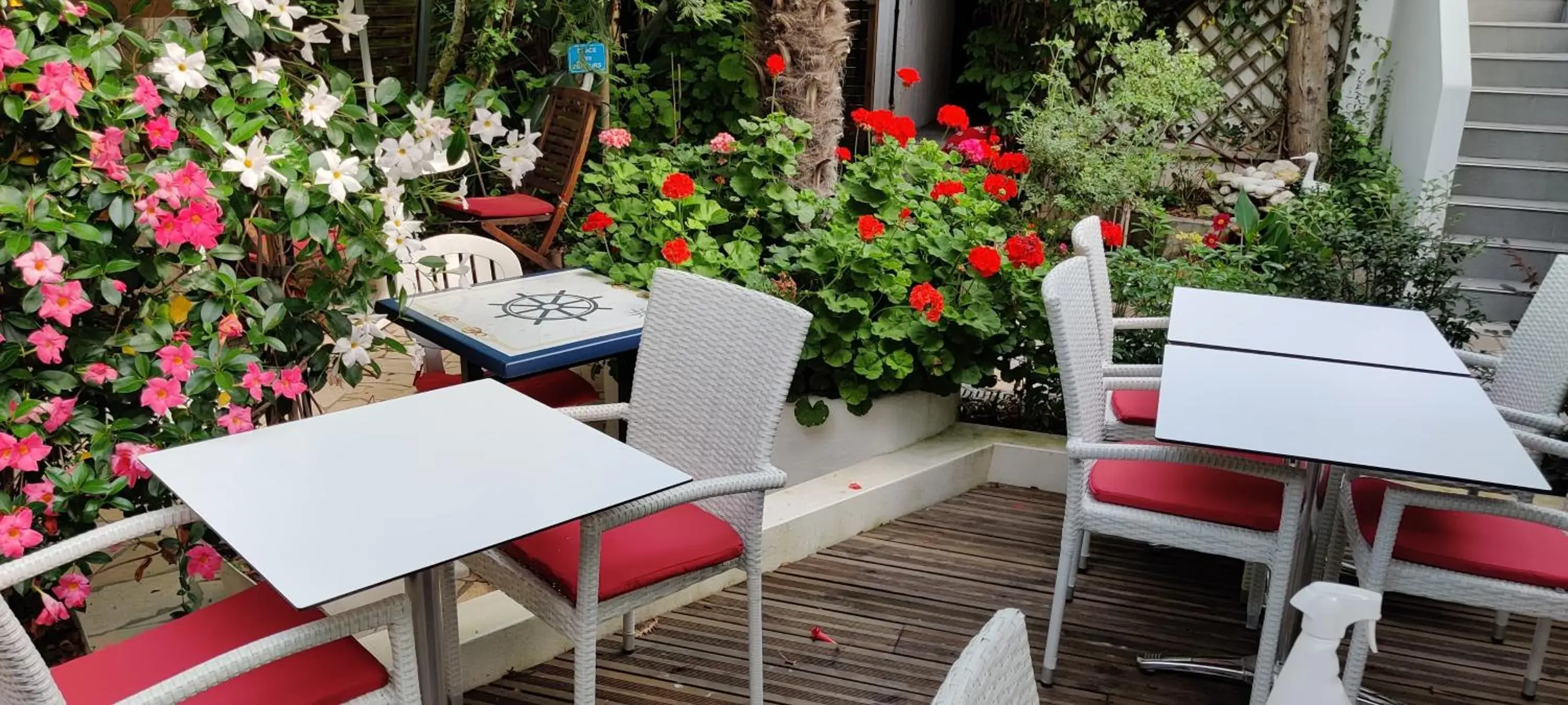 Patio in Logis Les Bleuets