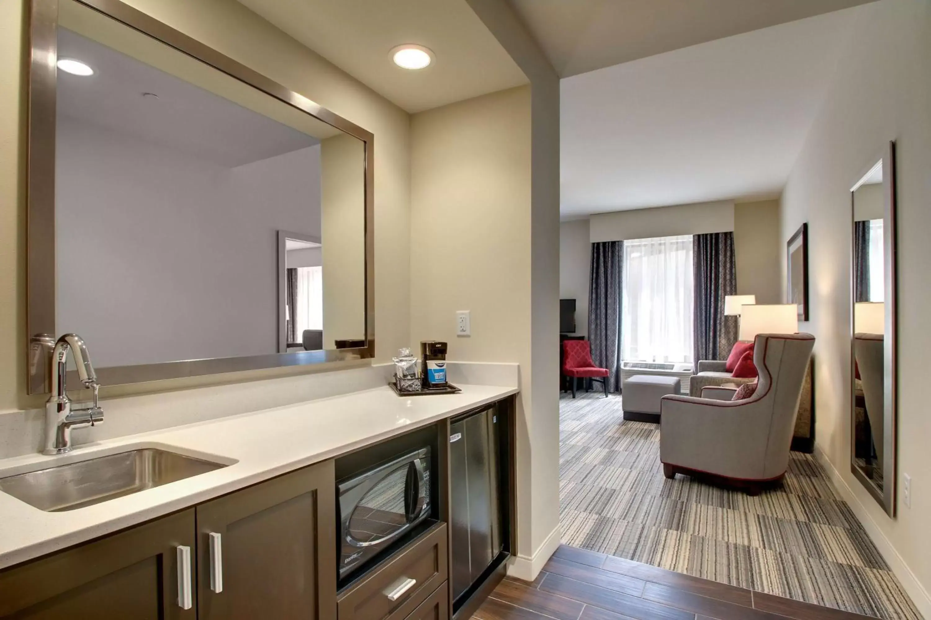 Bathroom, Kitchen/Kitchenette in Hampton Inn & Suites Greenville Airport